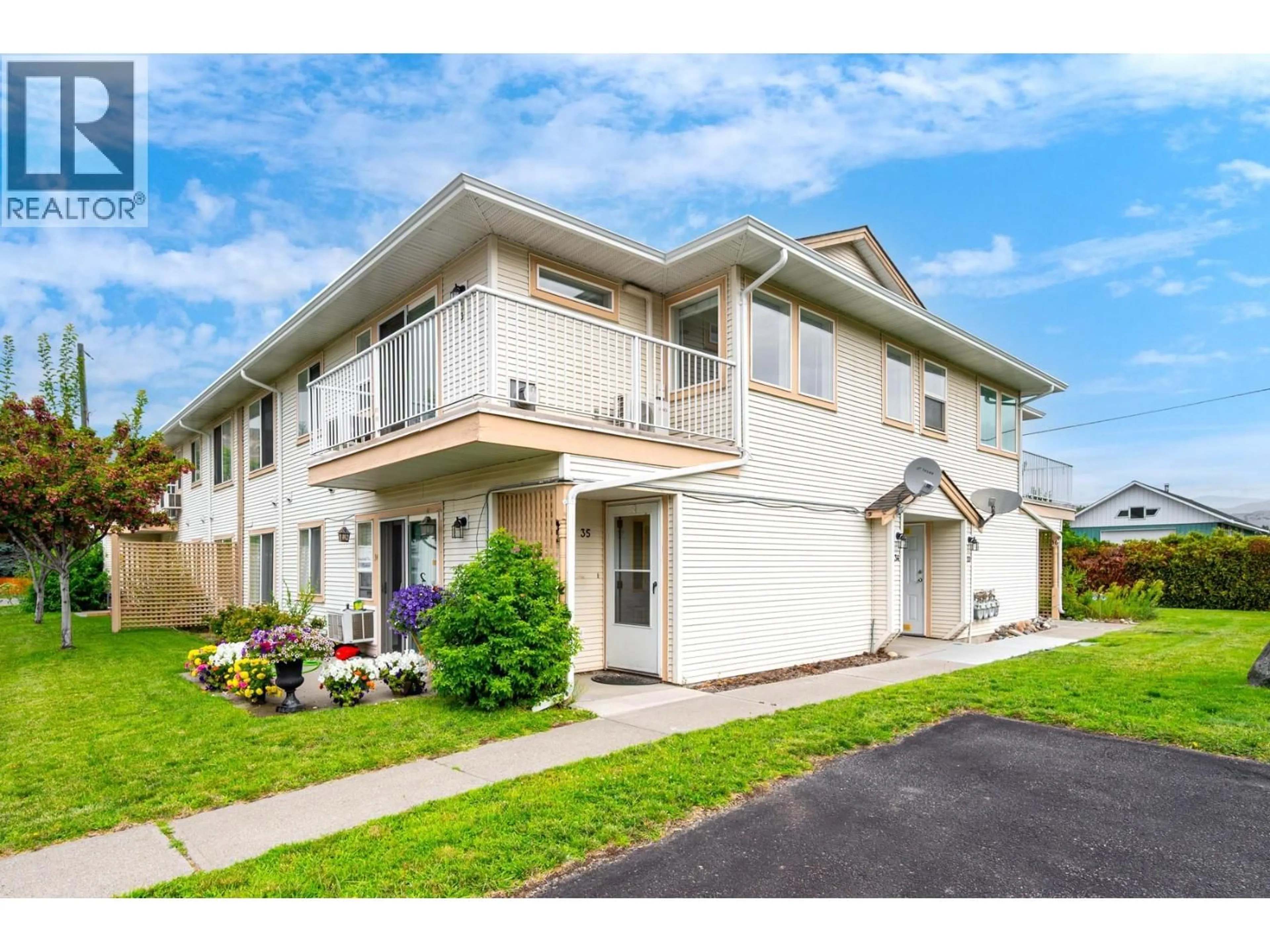 Home with vinyl exterior material, street for 35 - 807 RAILWAY AVENUE, Ashcroft British Columbia V0K1A0