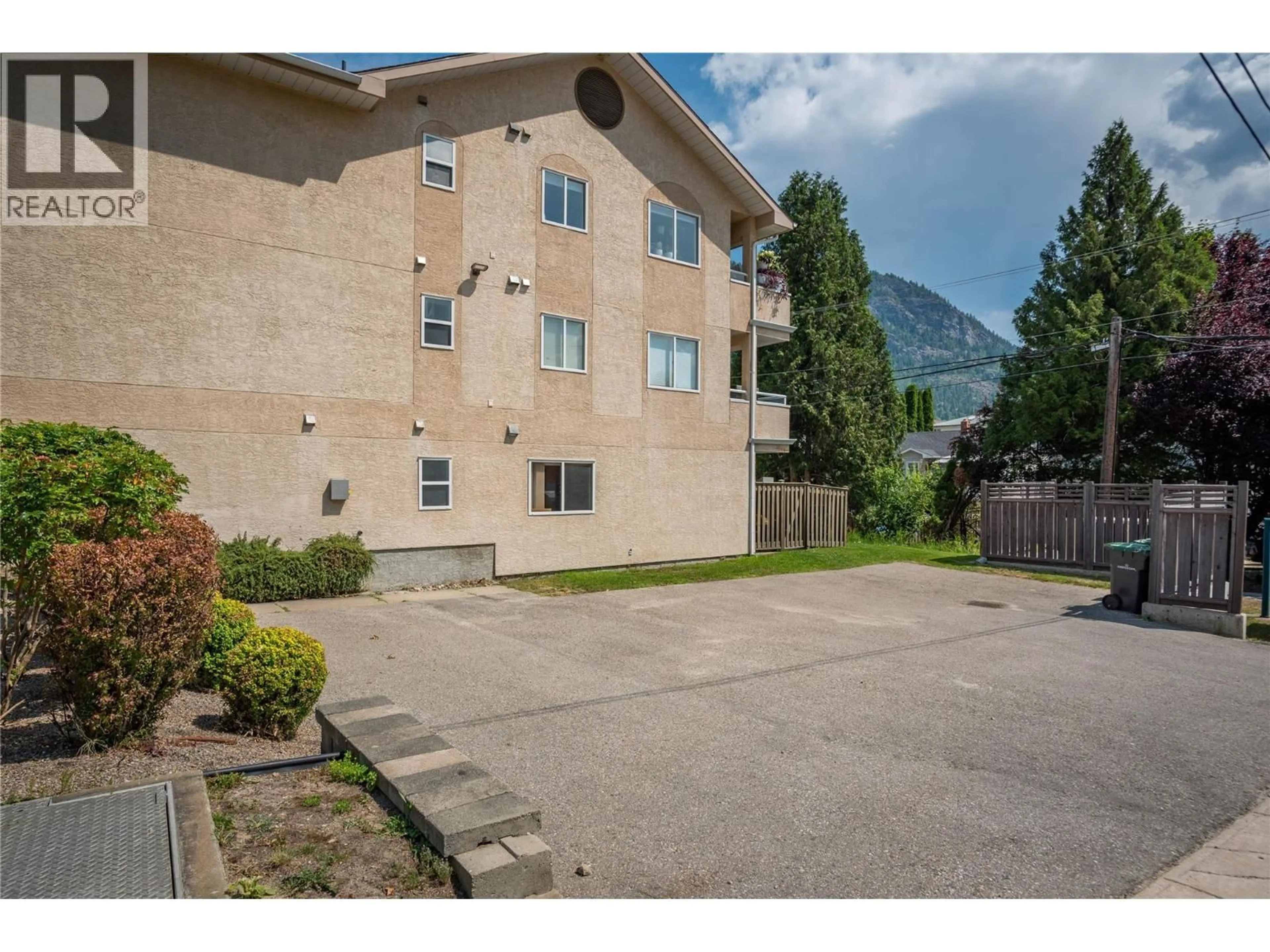 Unknown for 1 - 573 10TH AVENUE, Castlegar British Columbia V1N1K6