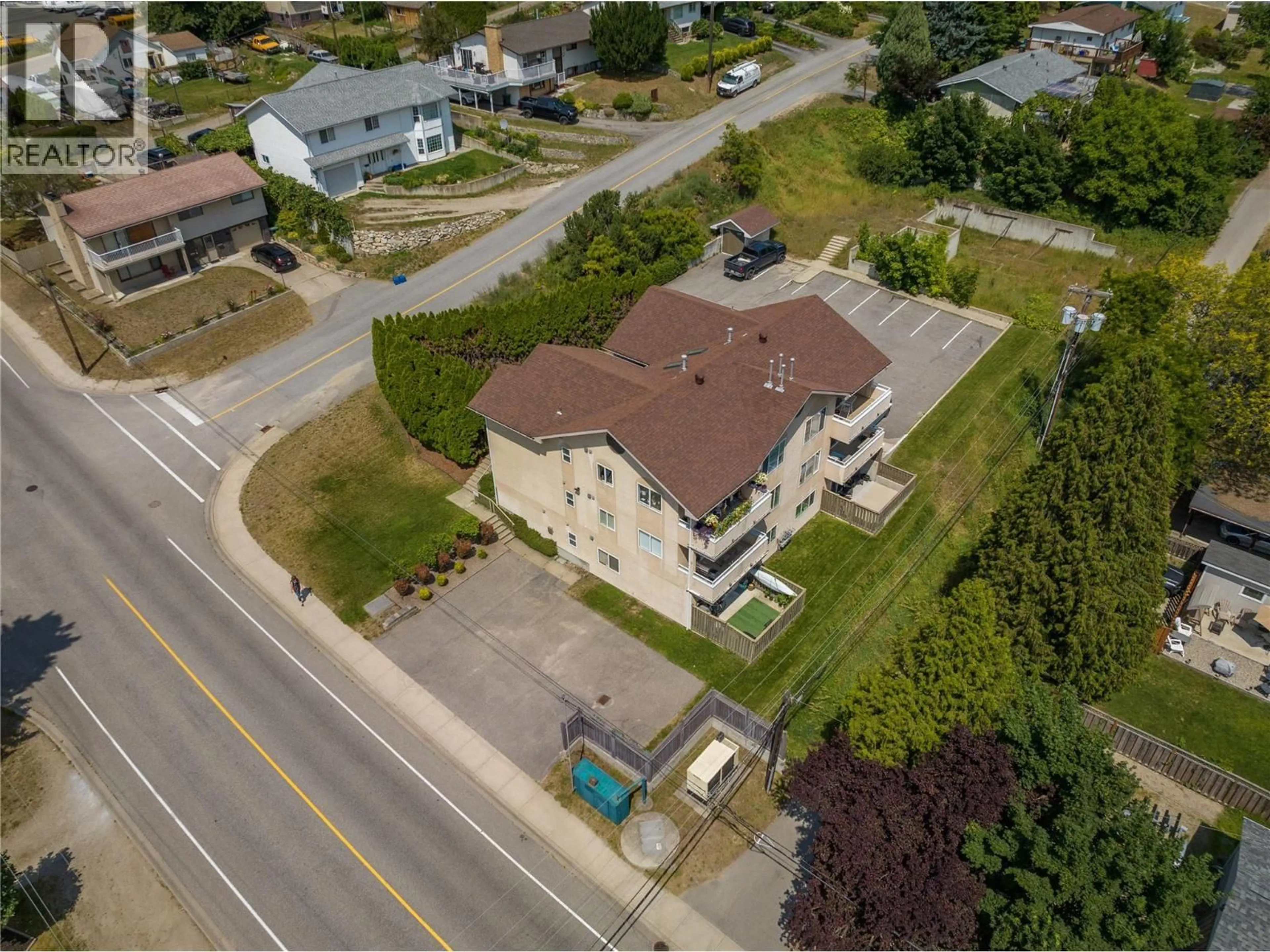 A pic from outside/outdoor area/front of a property/back of a property/a pic from drone, building for 1 - 573 10TH AVENUE, Castlegar British Columbia V1N1K6