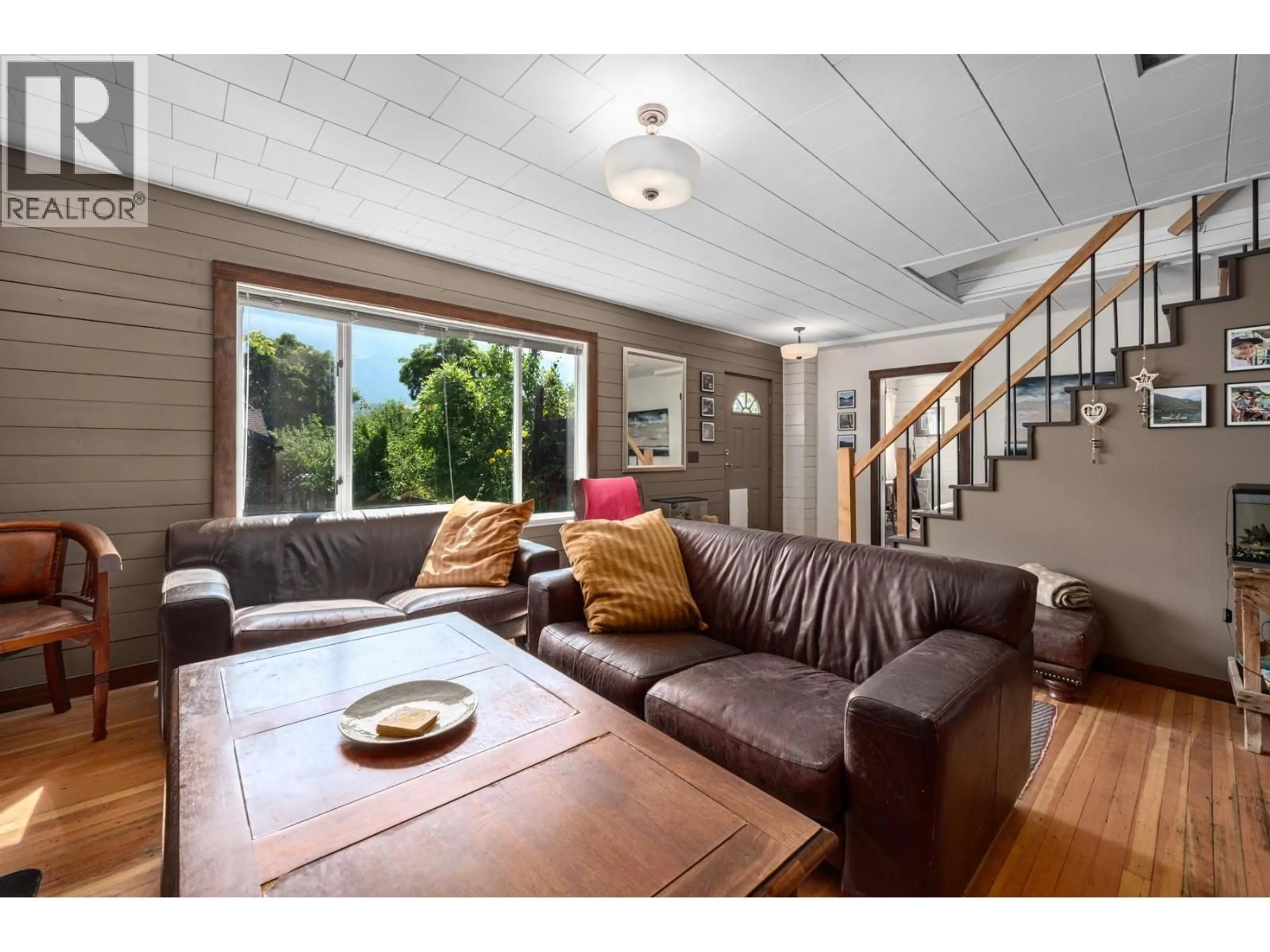 Living room with furniture, wood/laminate floor for 36 14TH AVENUE, Lillooet British Columbia V0K1V0