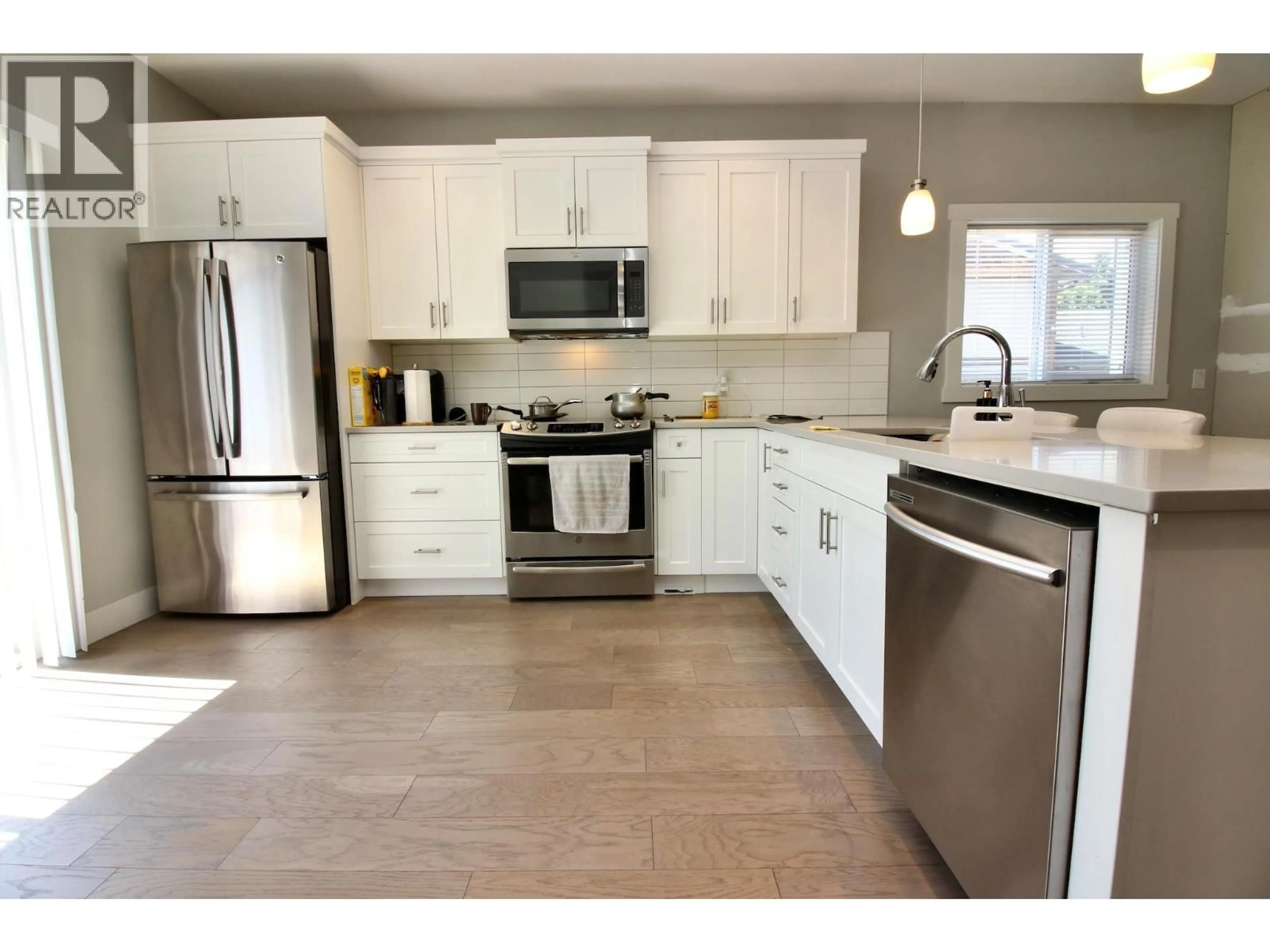 Open concept kitchen, ceramic/tile floor for 1480 INKAR ROAD, Kelowna British Columbia V1Y8H7