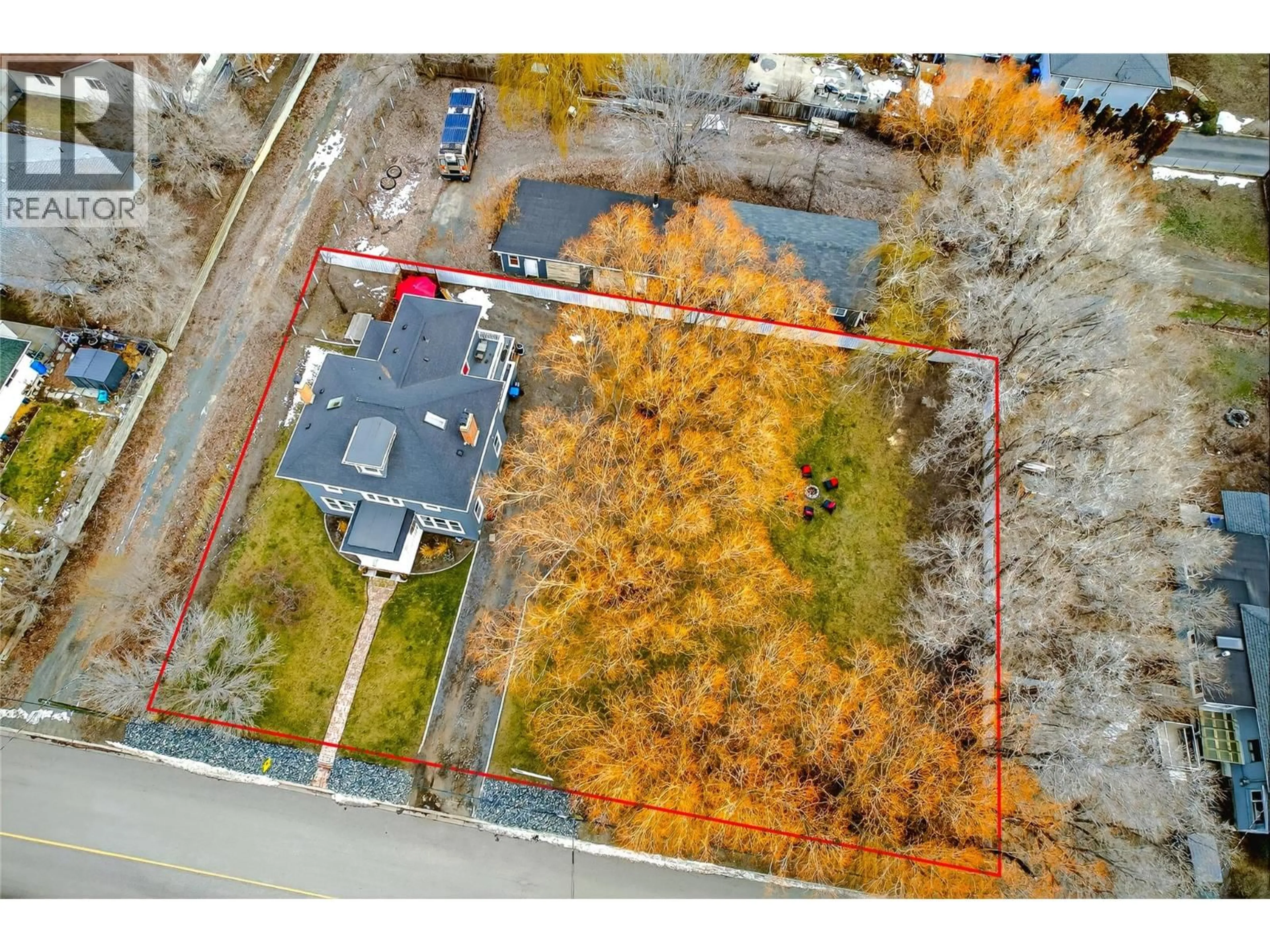 A pic from outside/outdoor area/front of a property/back of a property/a pic from drone, street for 2326 GARCIA STREET, Merritt British Columbia V1K1B8