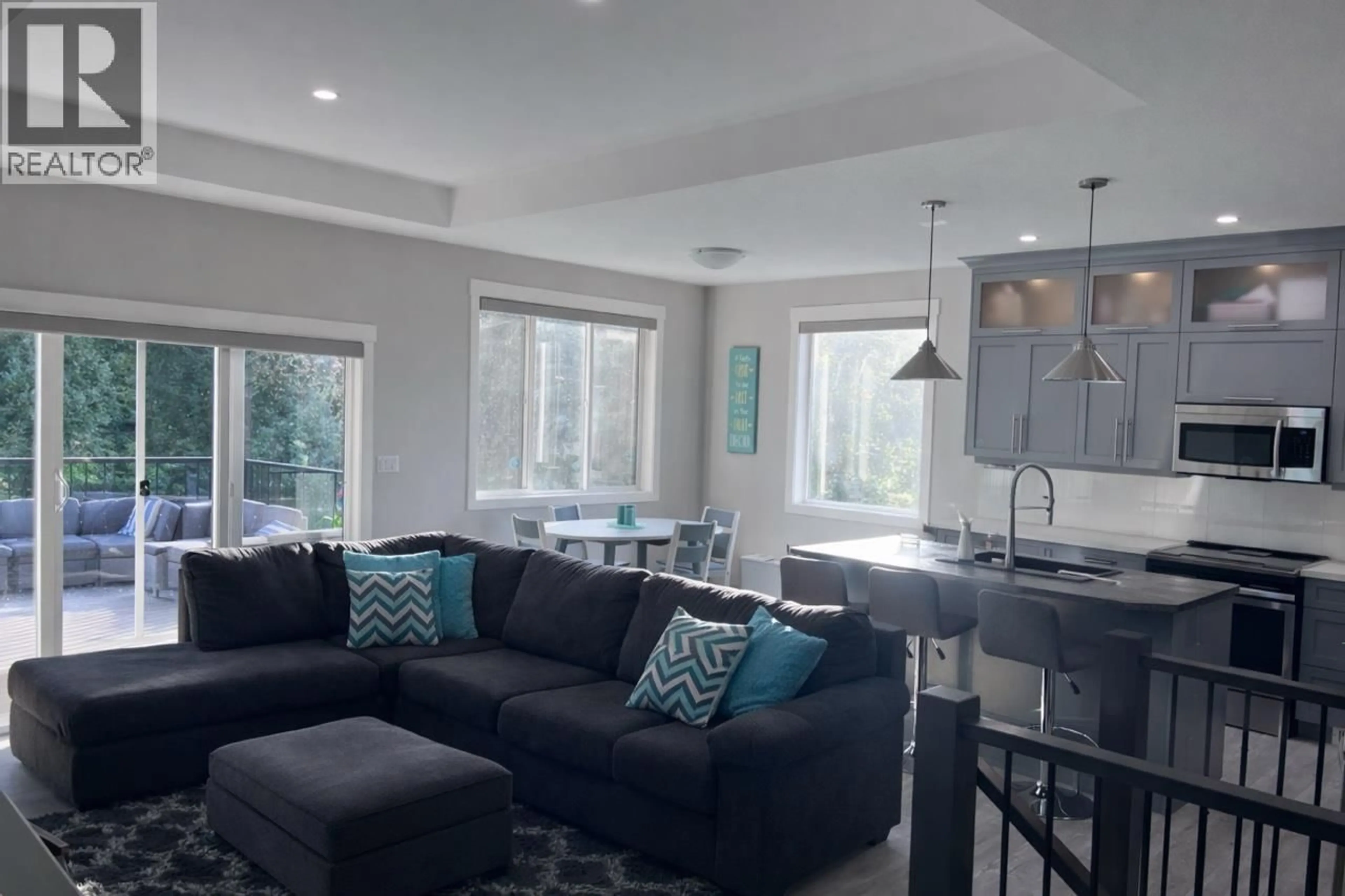 Living room with furniture, unknown for 3445 JACKSON AVENUE, Armstrong British Columbia V0E1B2