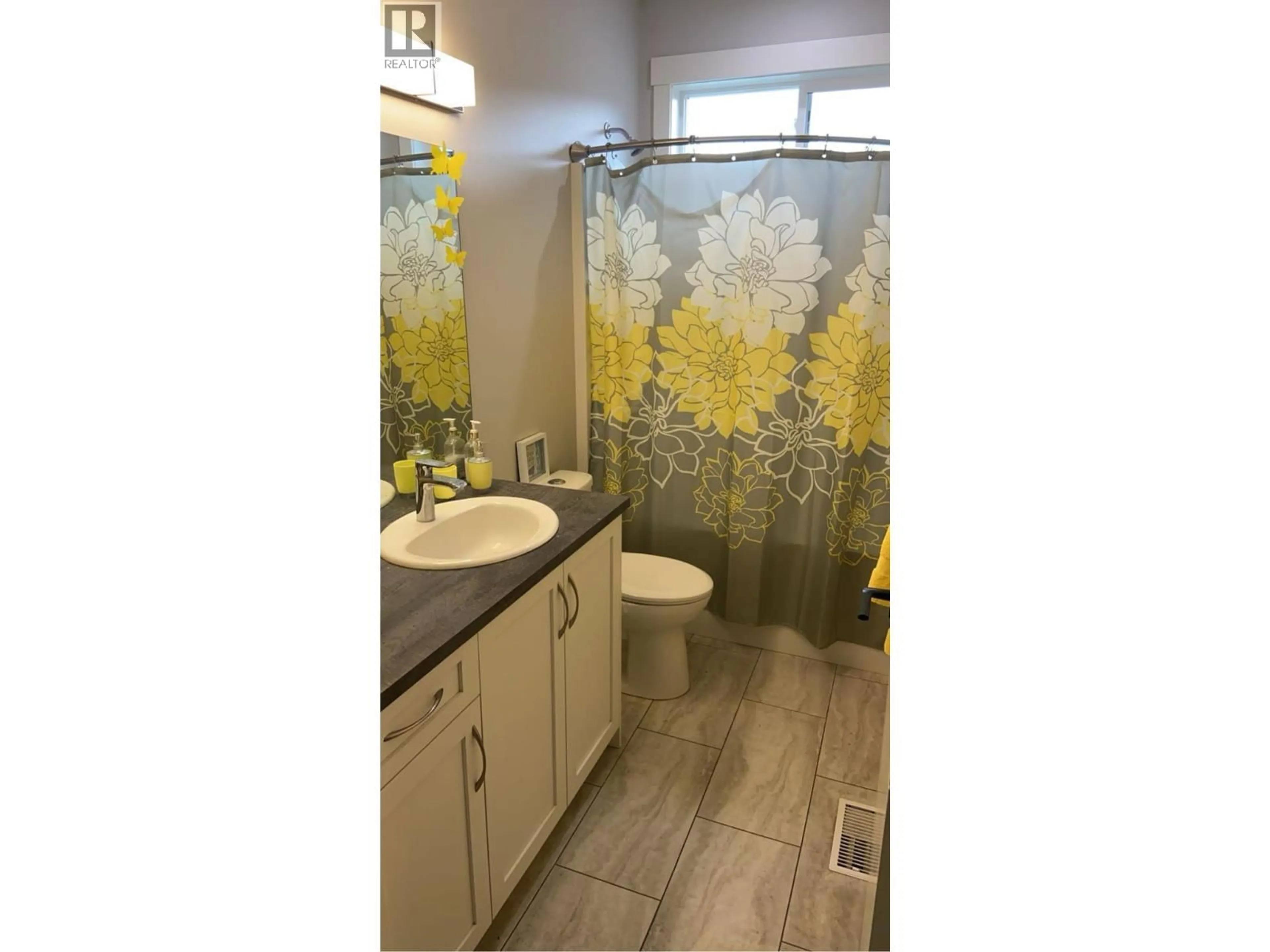 Standard bathroom, ceramic/tile floor for 3445 JACKSON AVENUE, Armstrong British Columbia V0E1B2