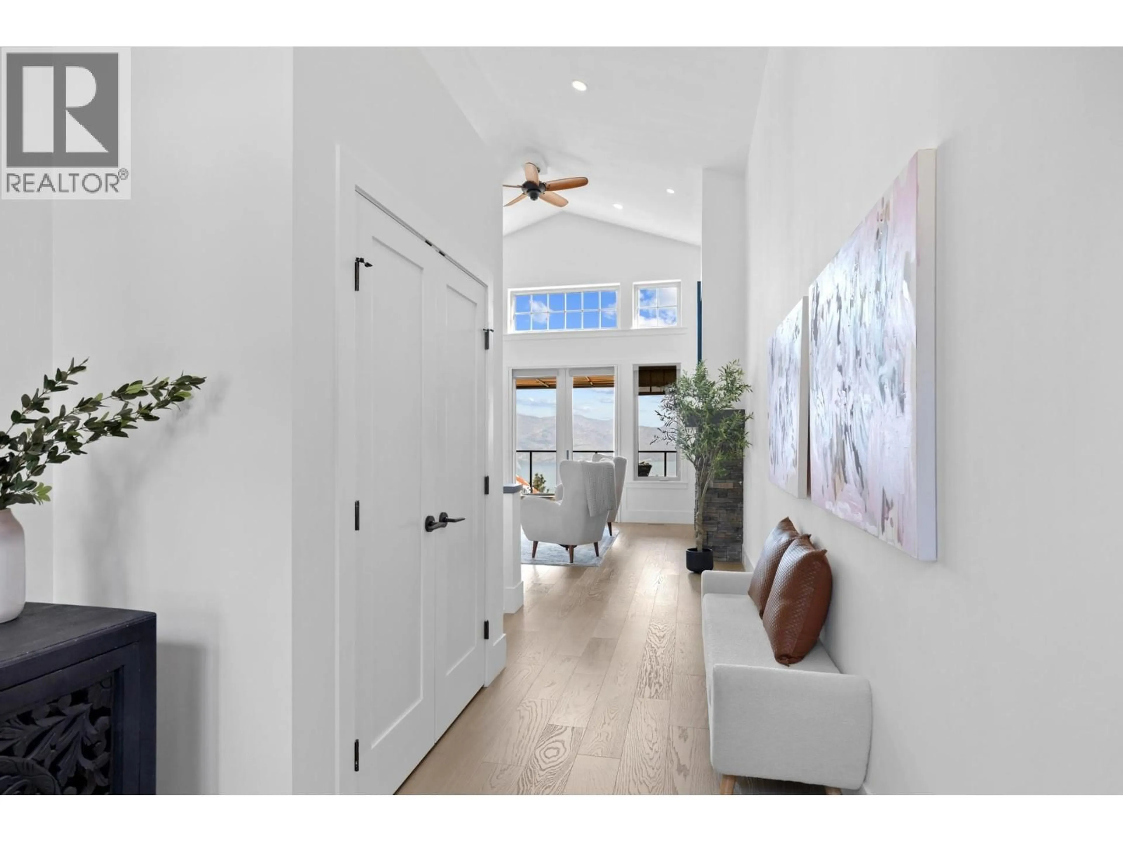 Indoor entryway for 129 - 4000 TRAILS PLACE, Peachland British Columbia V0H1X5