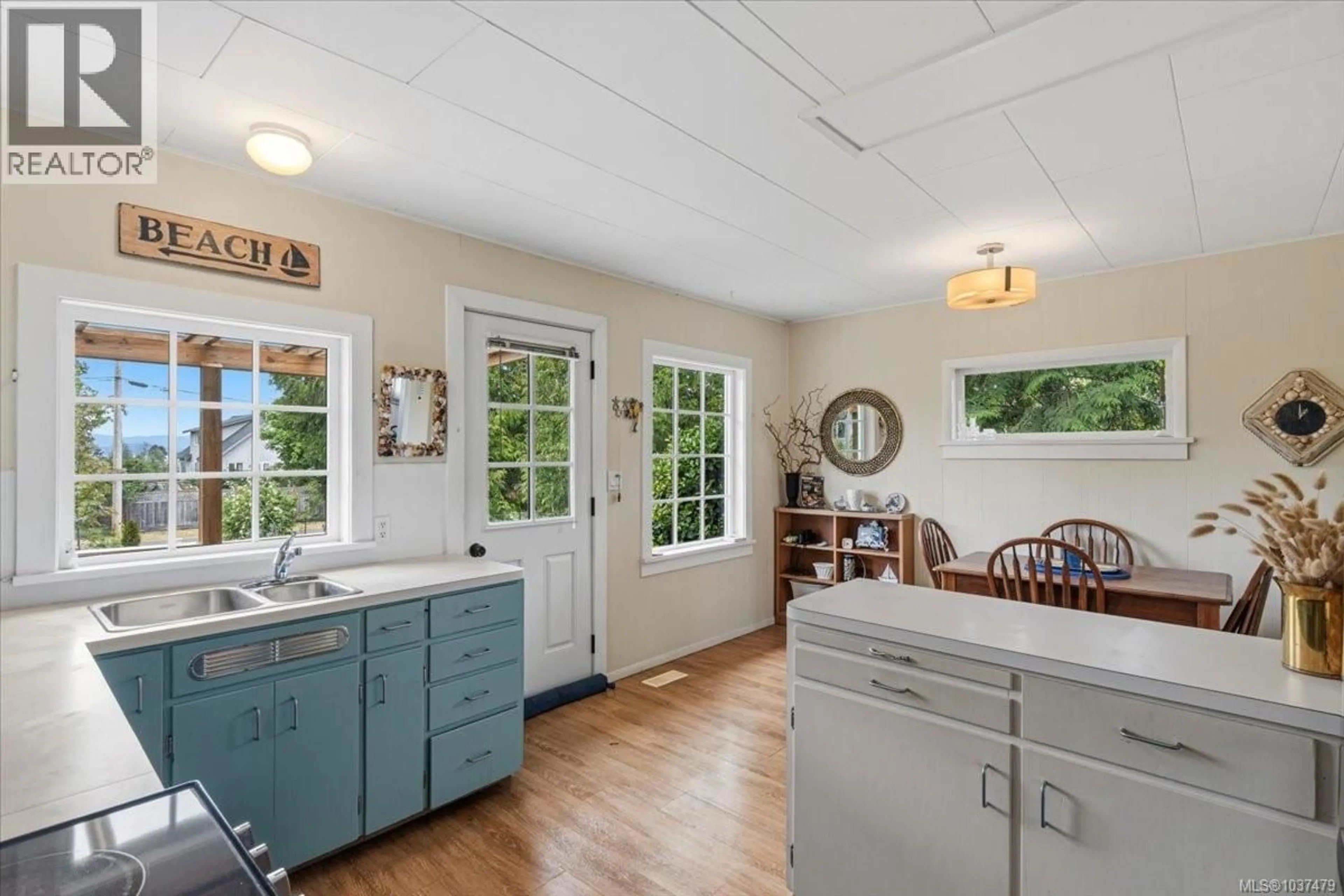 Open concept kitchen, unknown for 363 PIONEER CRESCENT, Parksville British Columbia V9P1V5