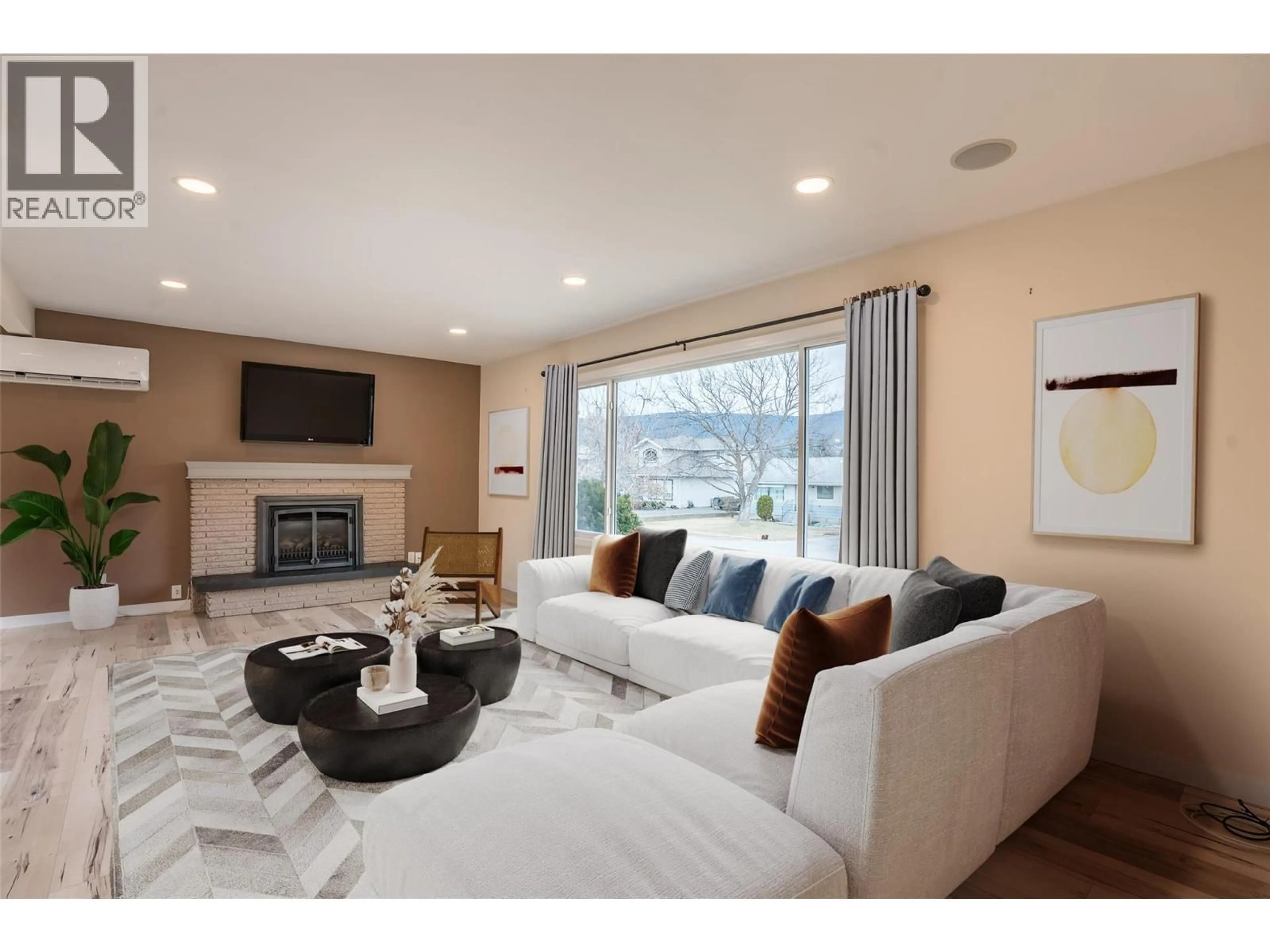 Living room with furniture, unknown for 5010 CROIL AVENUE, Summerland British Columbia V0H1Z9