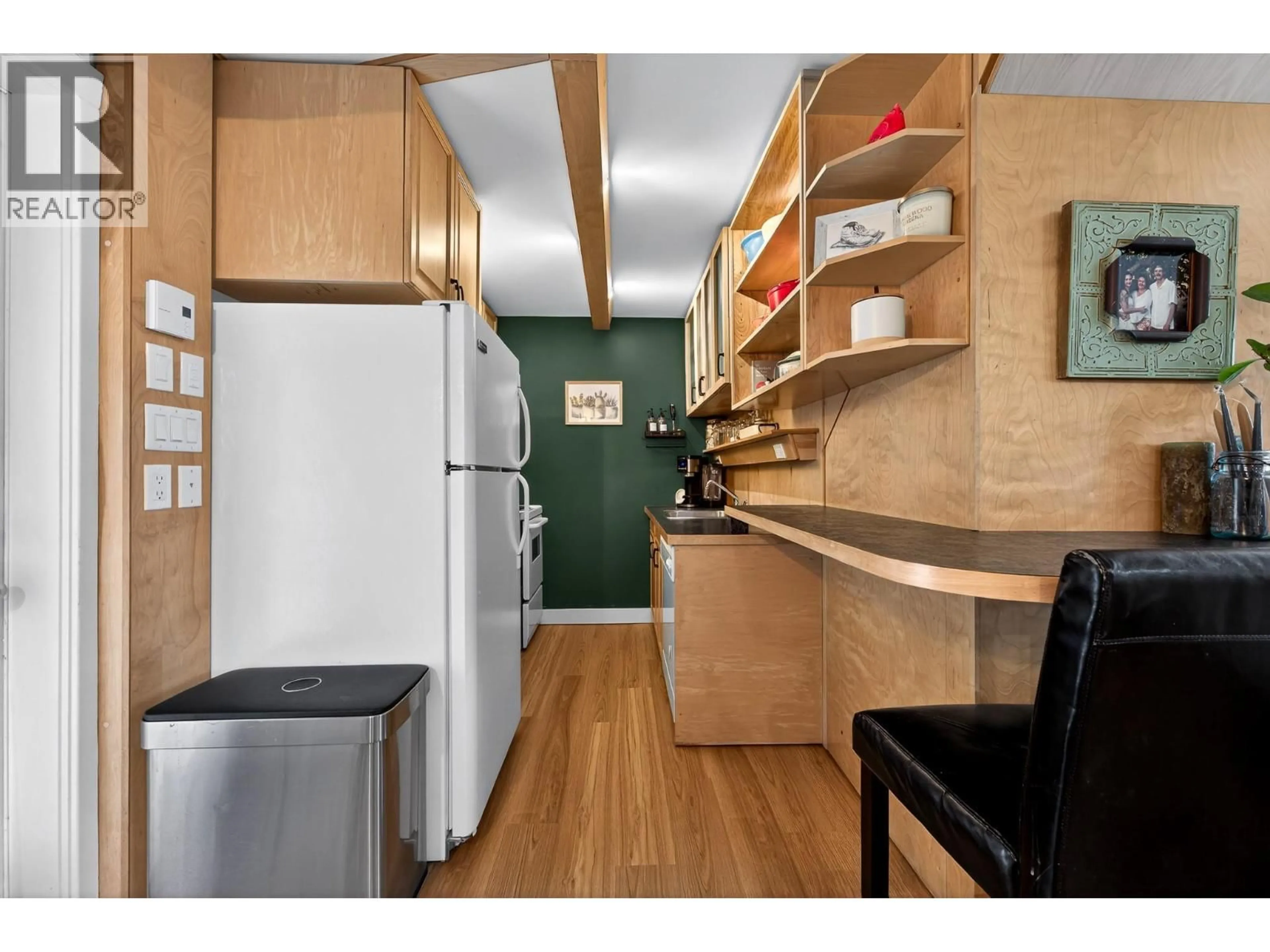 Standard kitchen, wood/laminate floor for 114 - 870 MCQUEEN DRIVE, Kamloops British Columbia V2B7X9