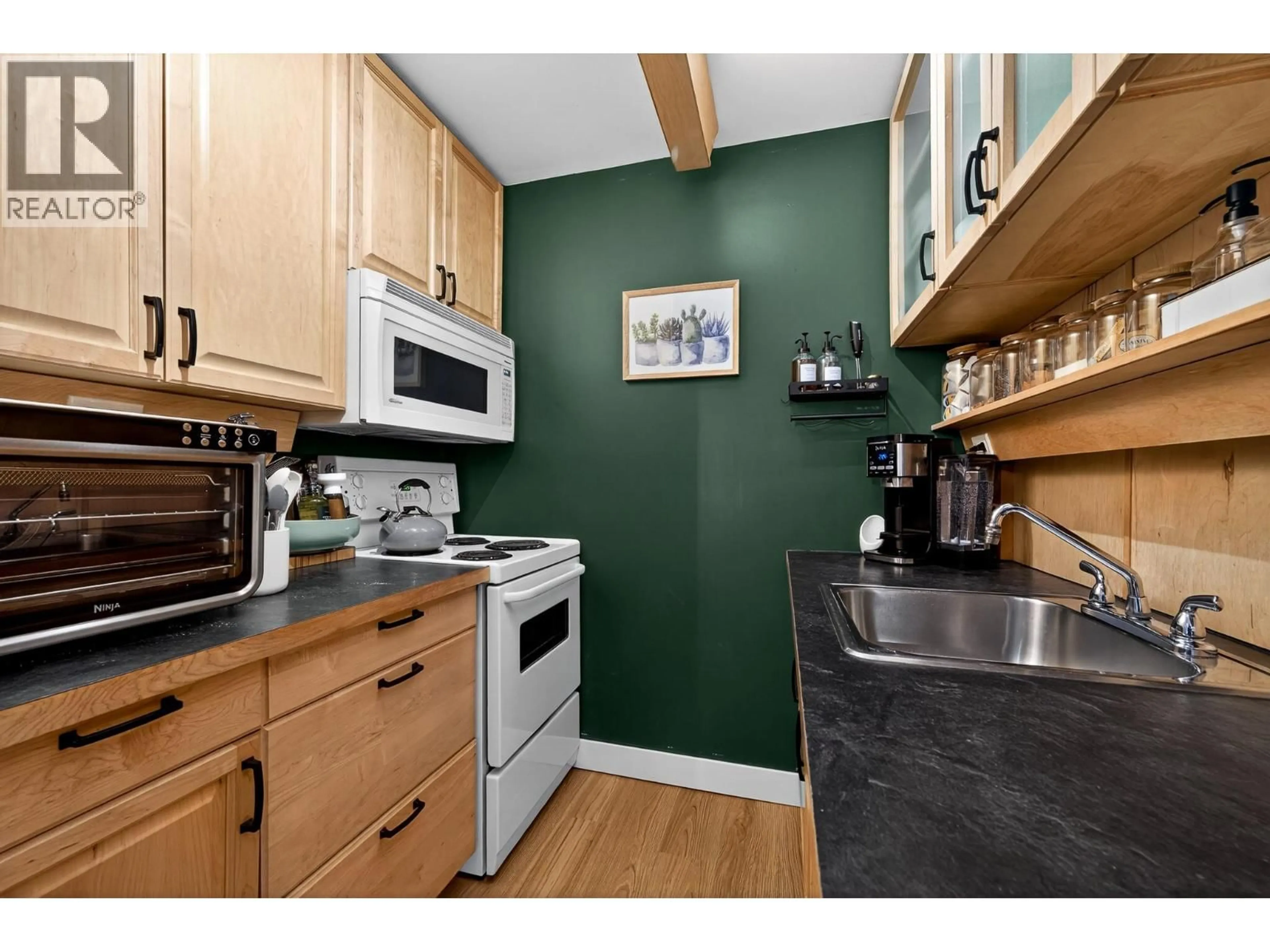 Standard kitchen, wood/laminate floor for 114 - 870 MCQUEEN DRIVE, Kamloops British Columbia V2B7X9