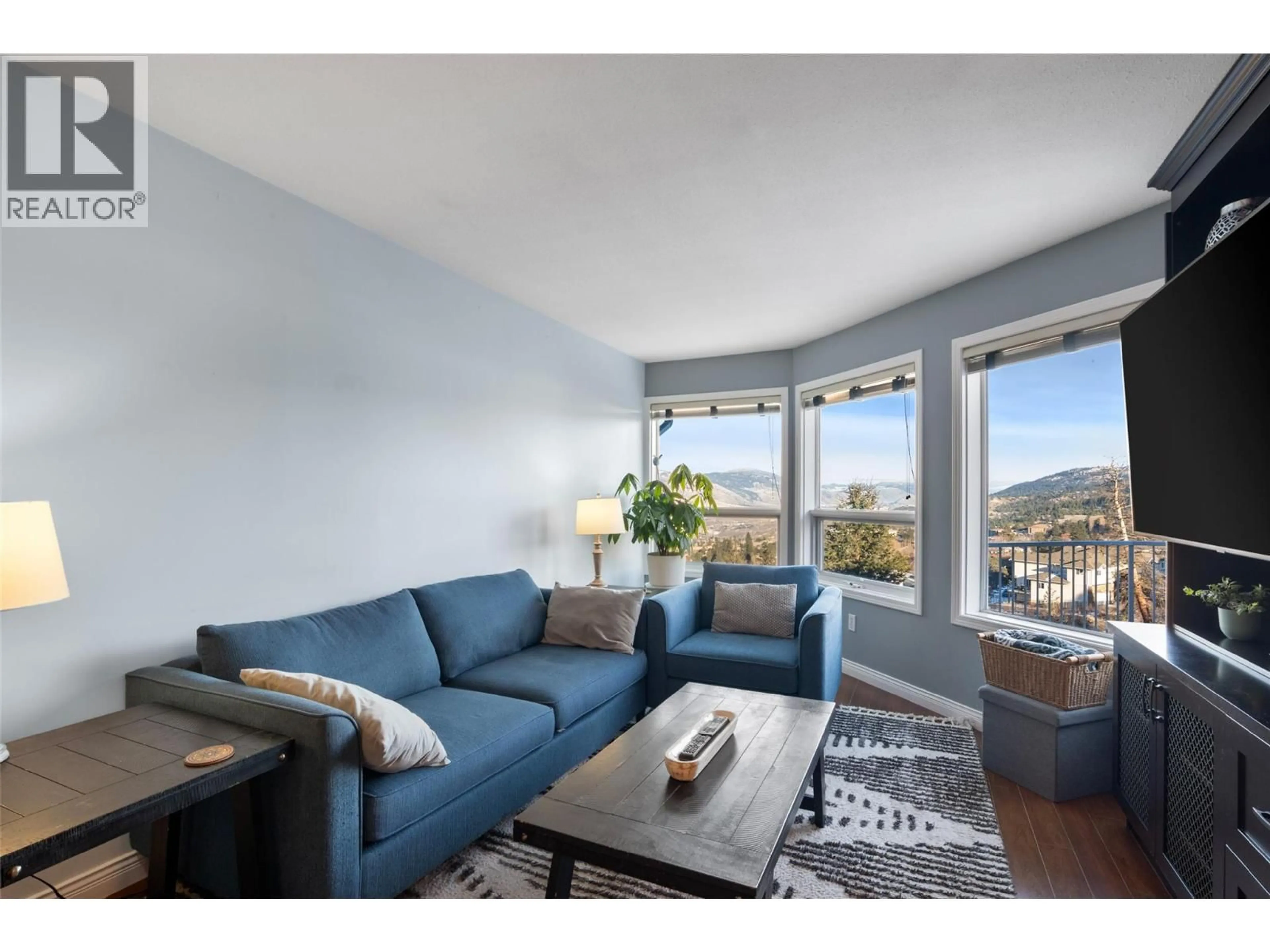 Living room with furniture, wood/laminate floor for 23 - 1775 MCKINLEY COURT, Kamloops British Columbia V2E2P2