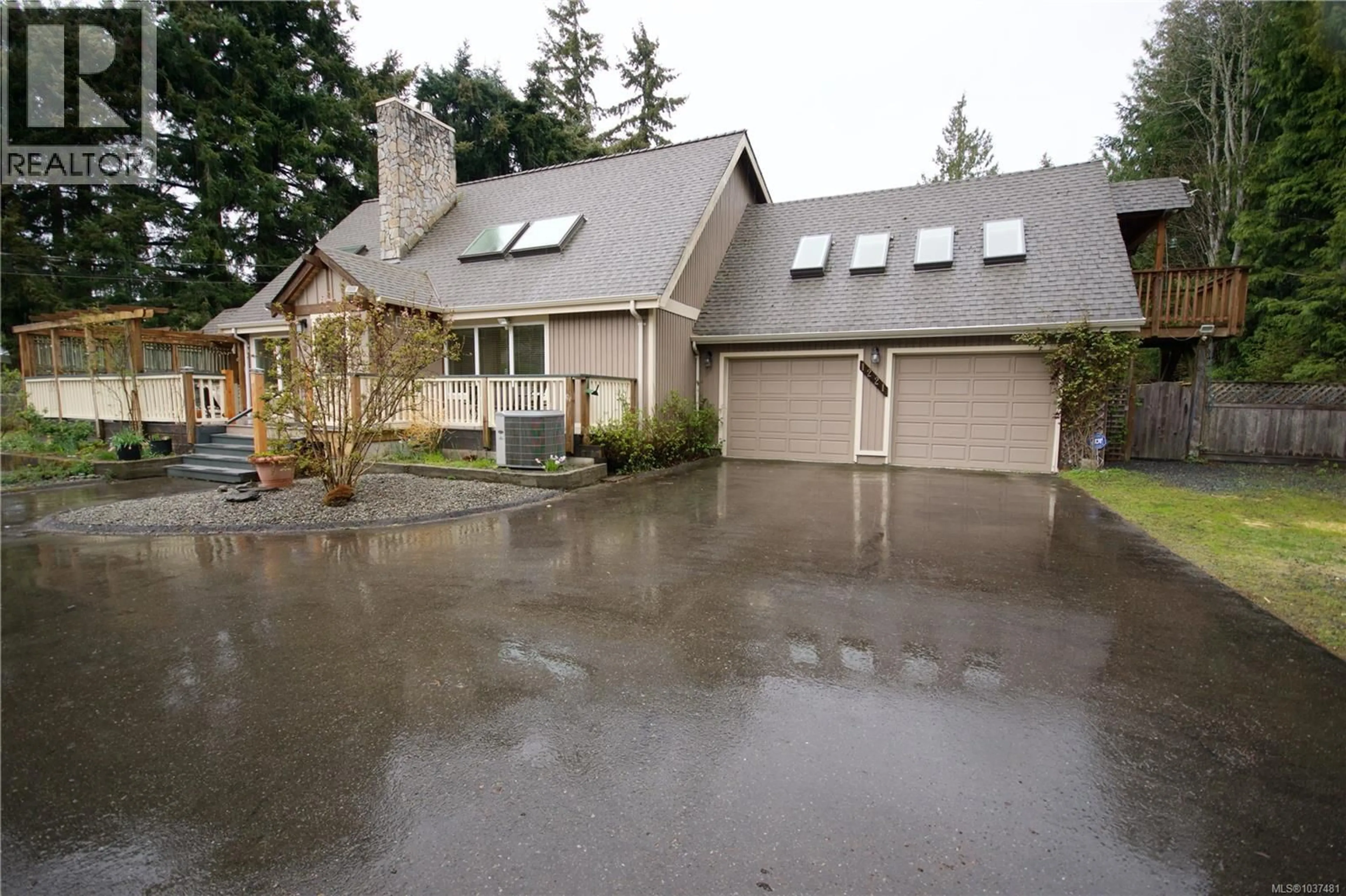Home with vinyl exterior material, street for 1221 GANSKE ROAD, Qualicum Beach British Columbia V9K2G4