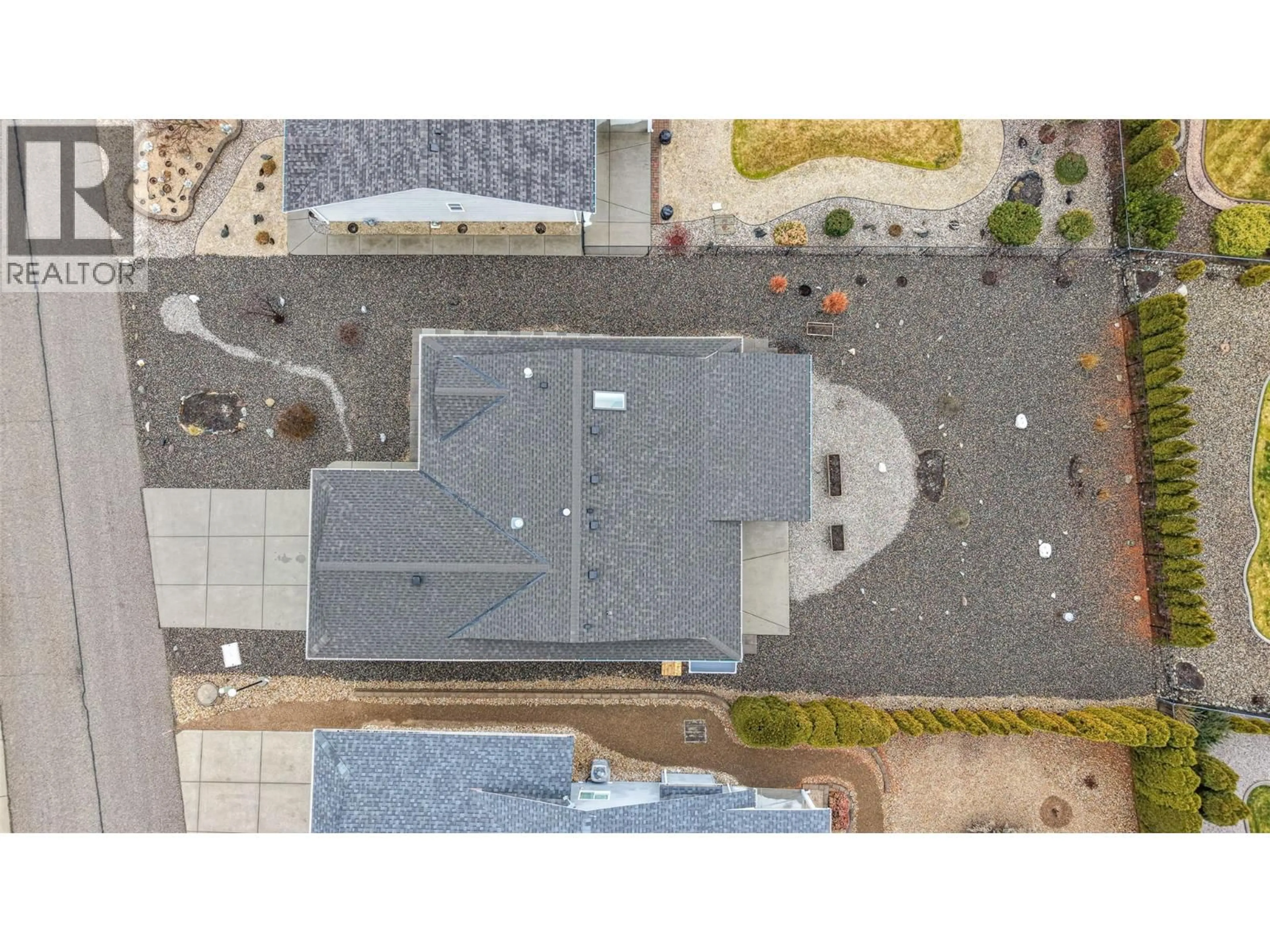 A pic from outside/outdoor area/front of a property/back of a property/a pic from drone, street for 426 4TH STREET, Vernon British Columbia V1H1Z1