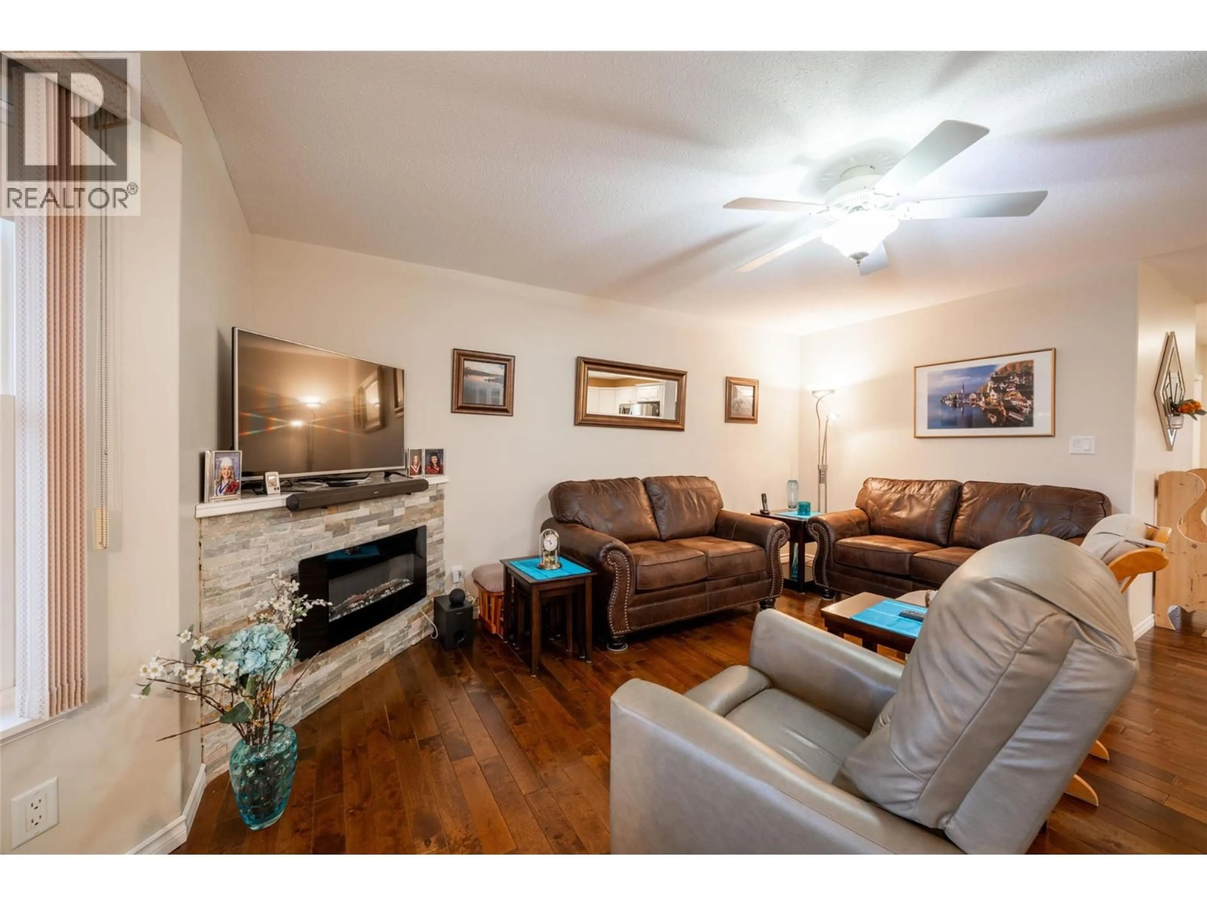 Living room with furniture, wood/laminate floor for 426 4TH STREET, Vernon British Columbia V1H1Z1