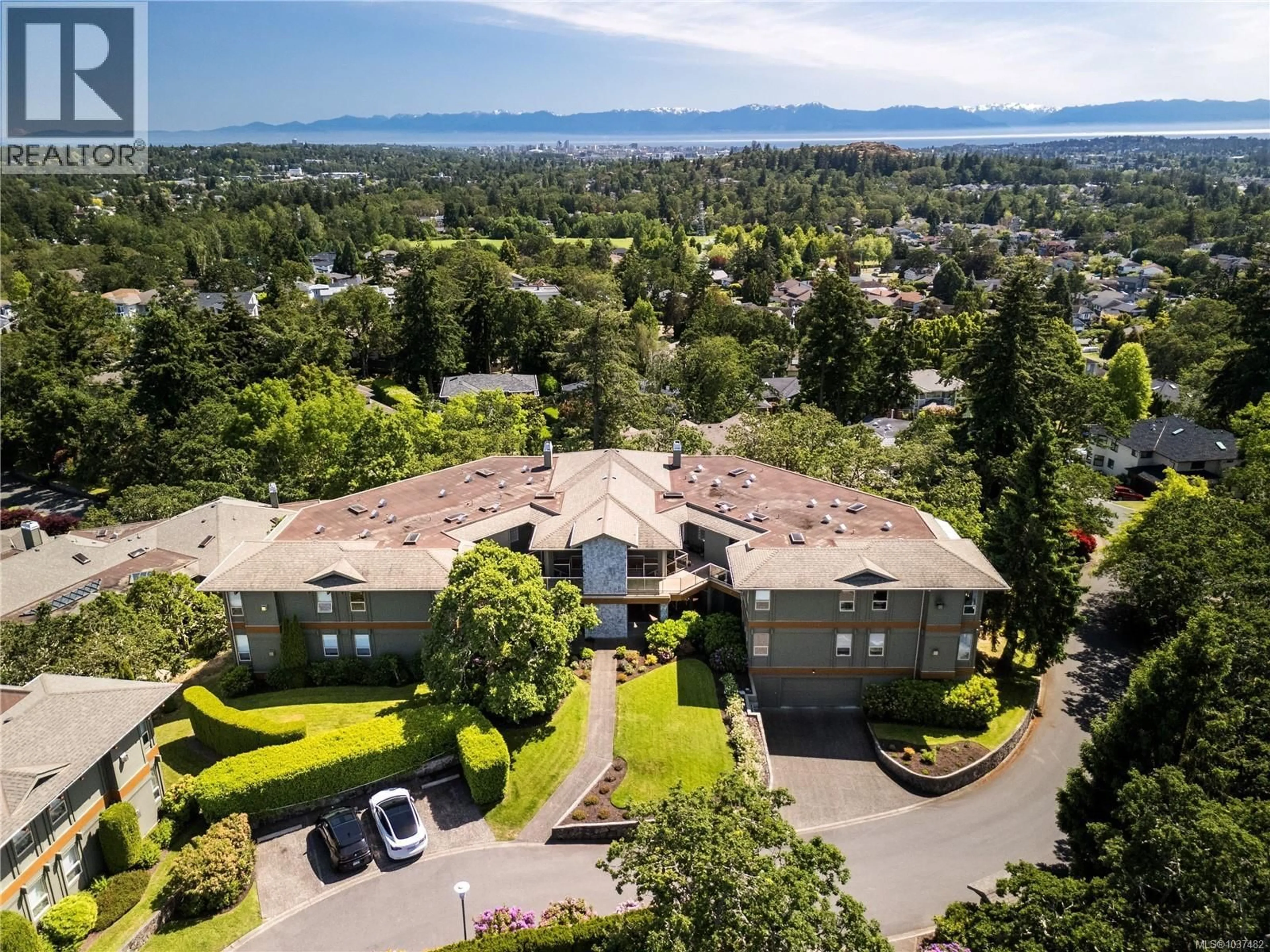 A pic from outside/outdoor area/front of a property/back of a property/a pic from drone, mountain view for 3 - 4305 MALTWOOD LANE, Saanich British Columbia V8X5G9