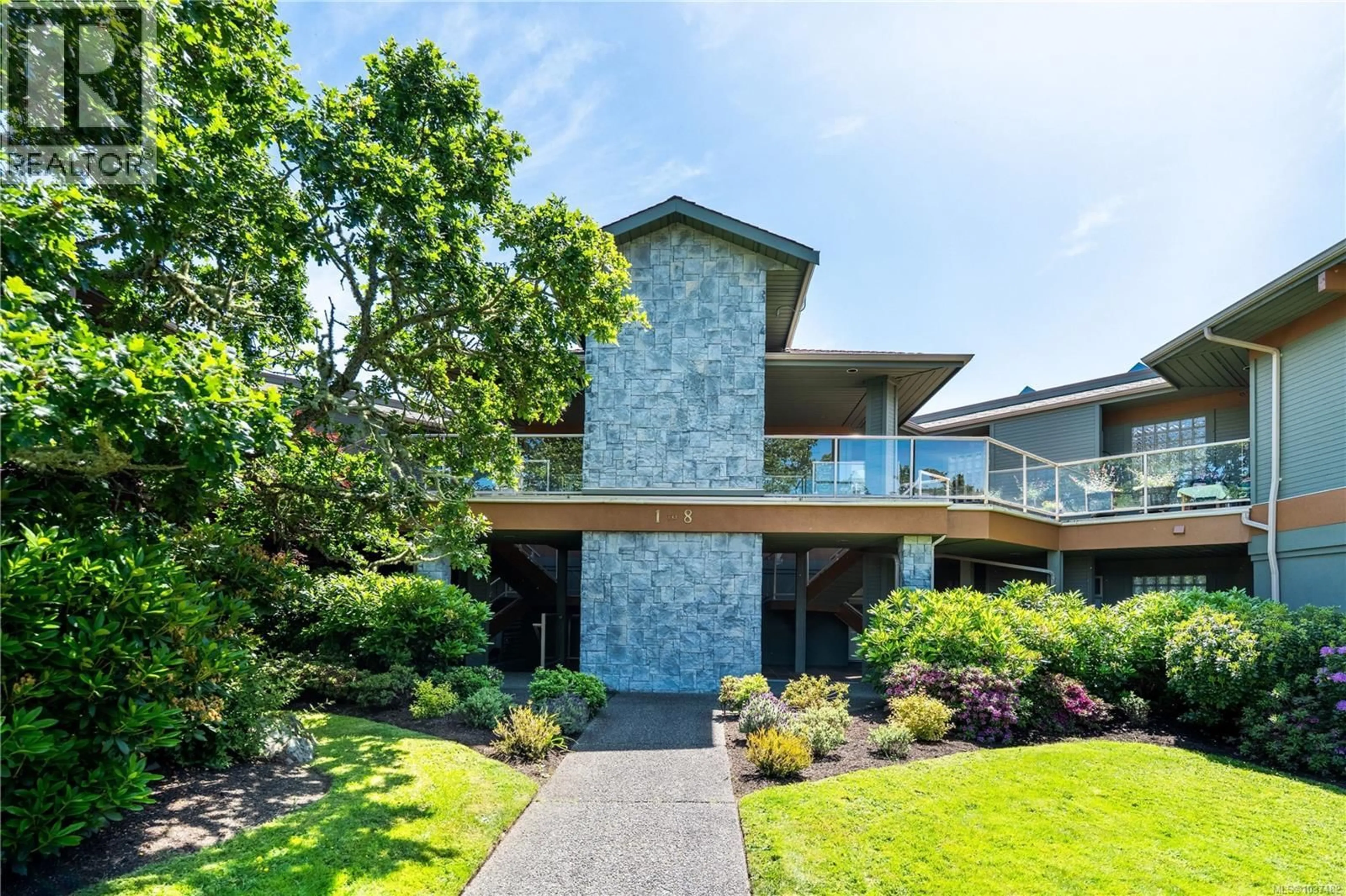 Home with brick exterior material, unknown for 3 - 4305 MALTWOOD LANE, Saanich British Columbia V8X5G9