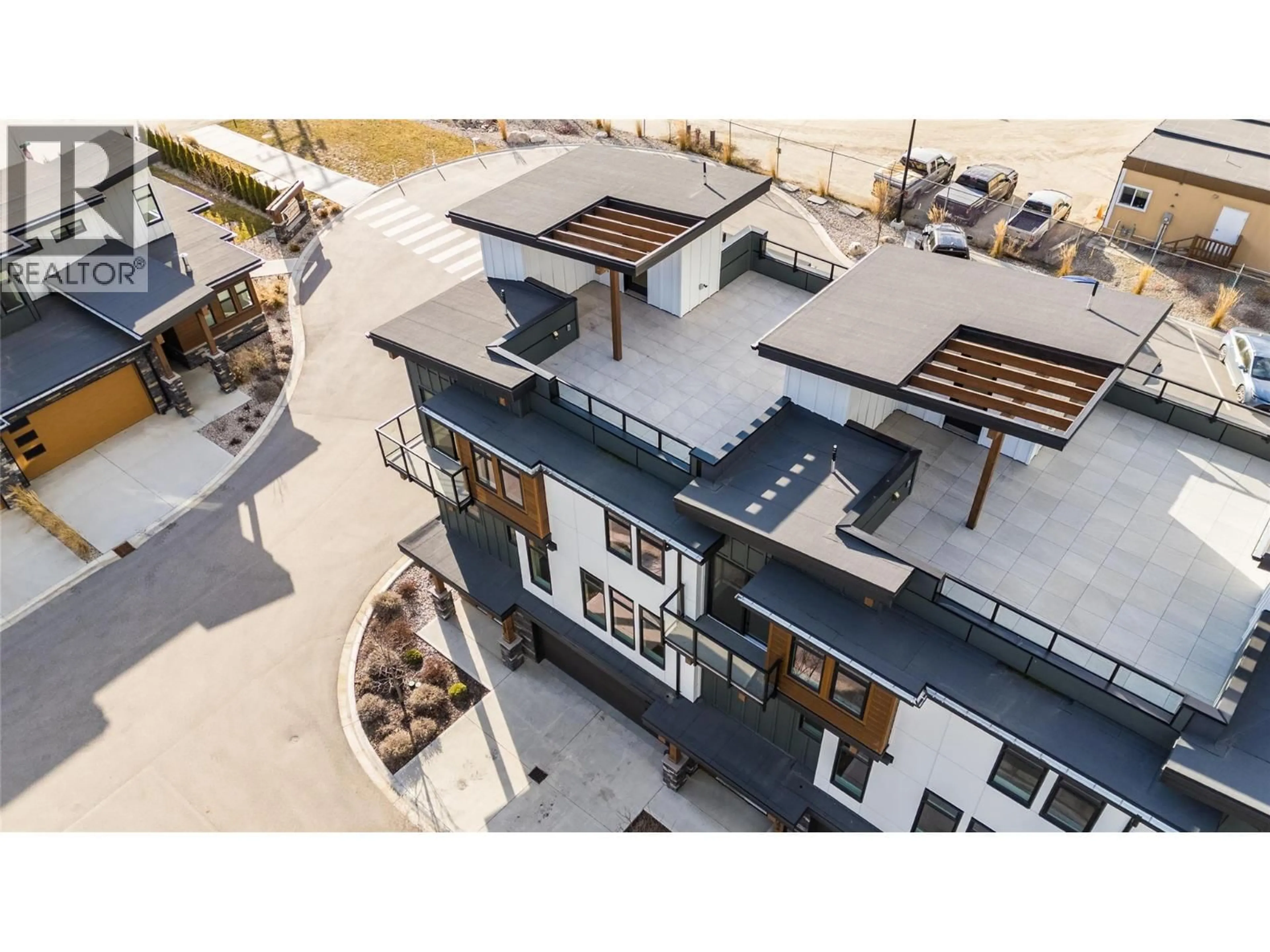 A pic from outside/outdoor area/front of a property/back of a property/a pic from drone, building for 107 - 910 LAKESIDE DRIVE, Nelson British Columbia V1L6G3