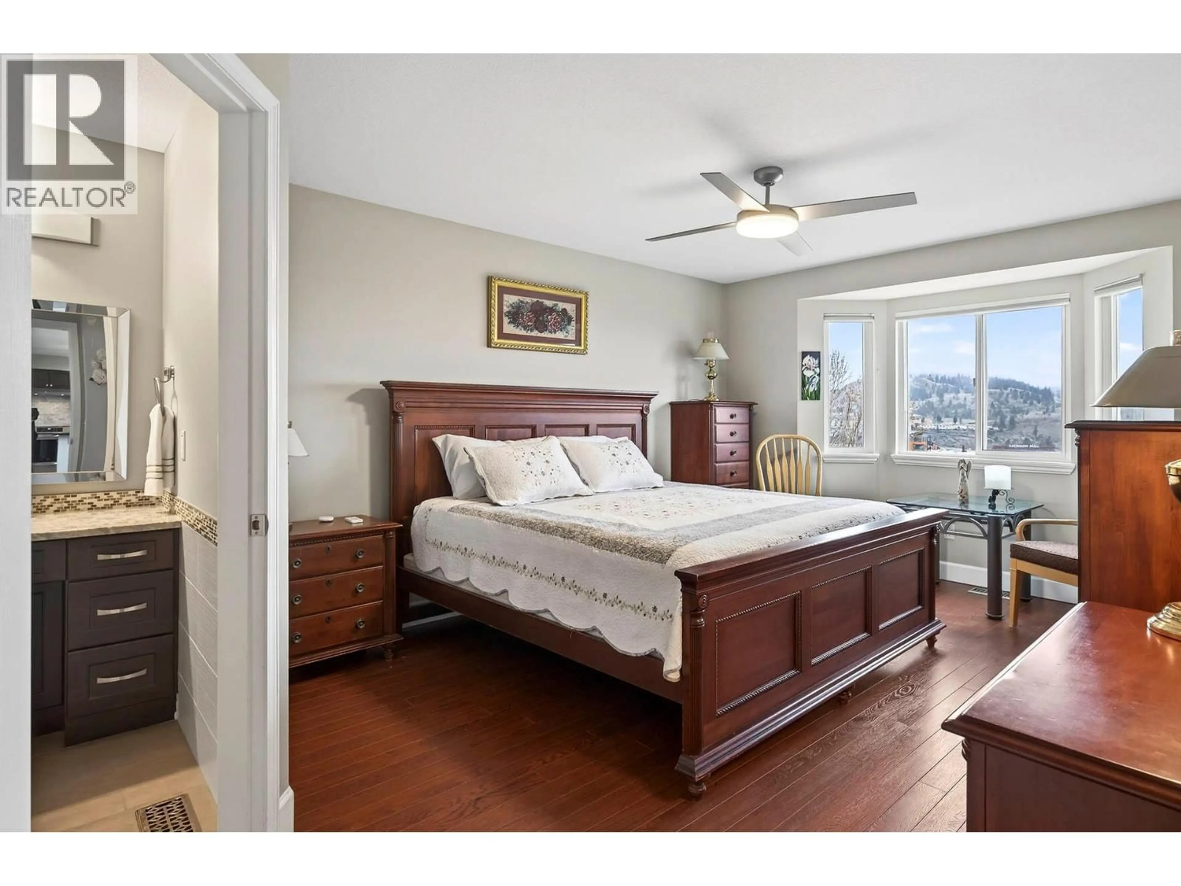 Bedroom with bed, wood/laminate floor for 91 - 1950 BRAEVIEW PLACE, Kamloops British Columbia V1S1R8