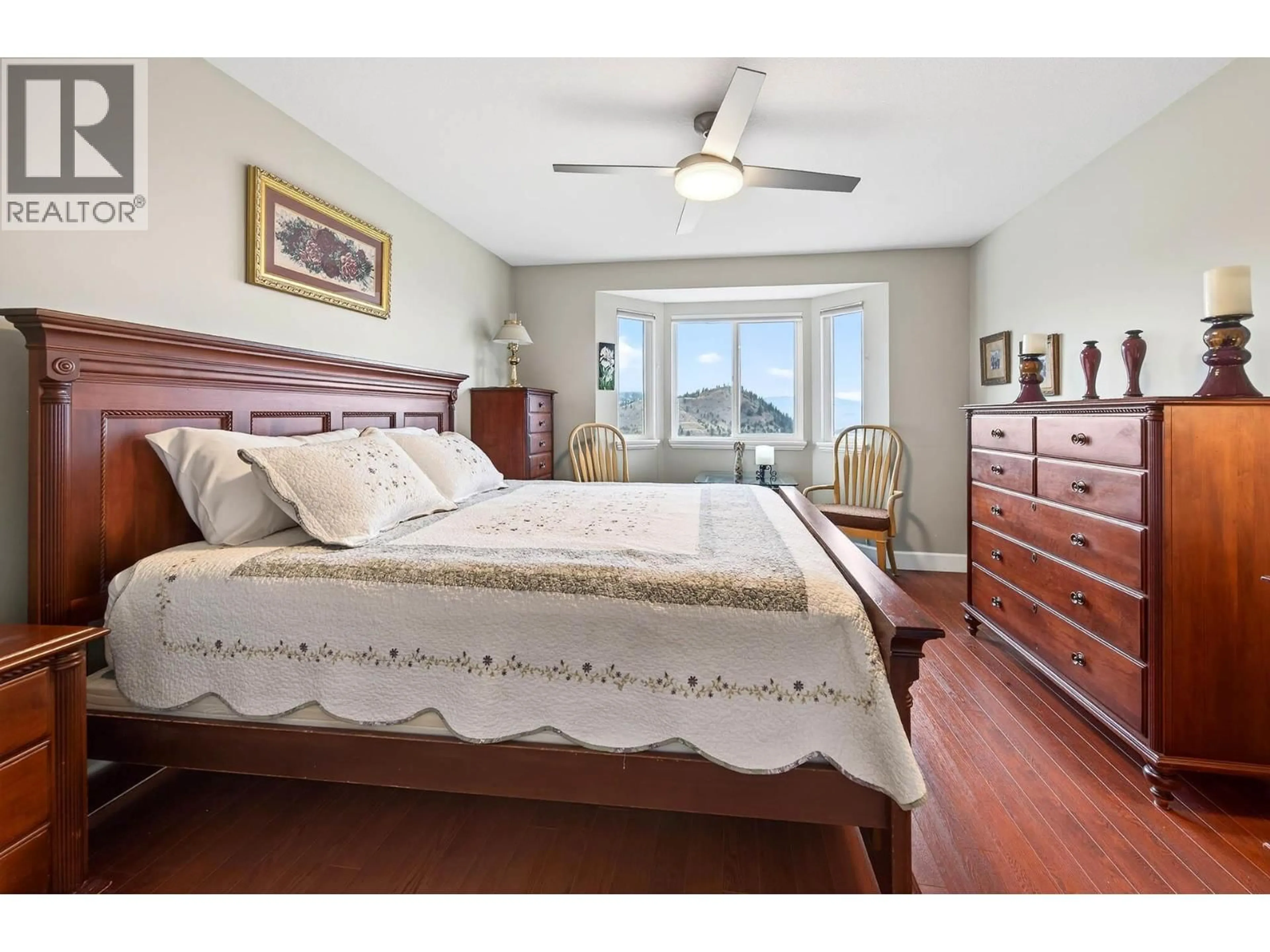 Bedroom with bed, wood/laminate floor for 91 - 1950 BRAEVIEW PLACE, Kamloops British Columbia V1S1R8