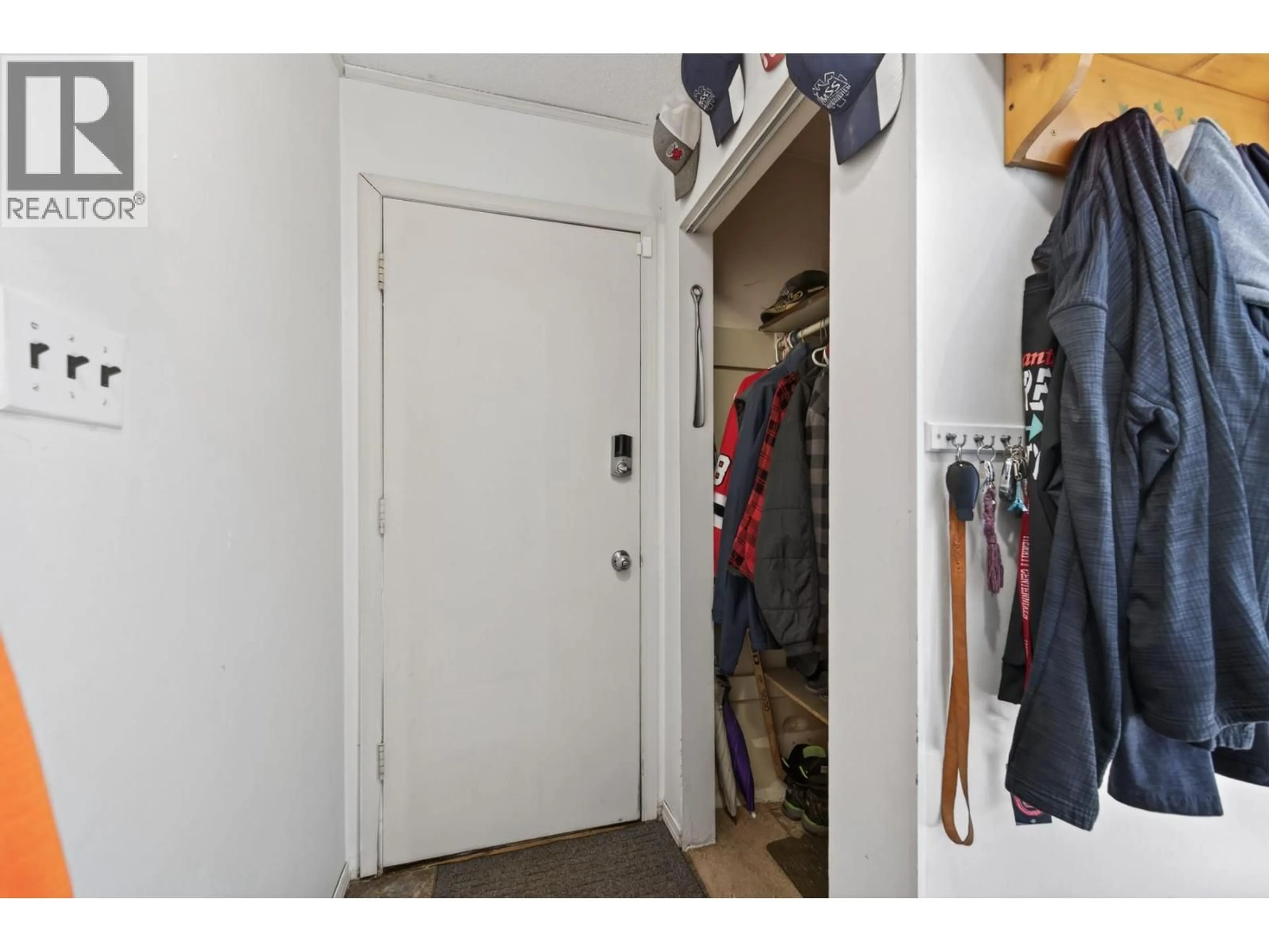 Indoor entryway for 1895 MENZIES STREET, Merritt British Columbia V1K1E4