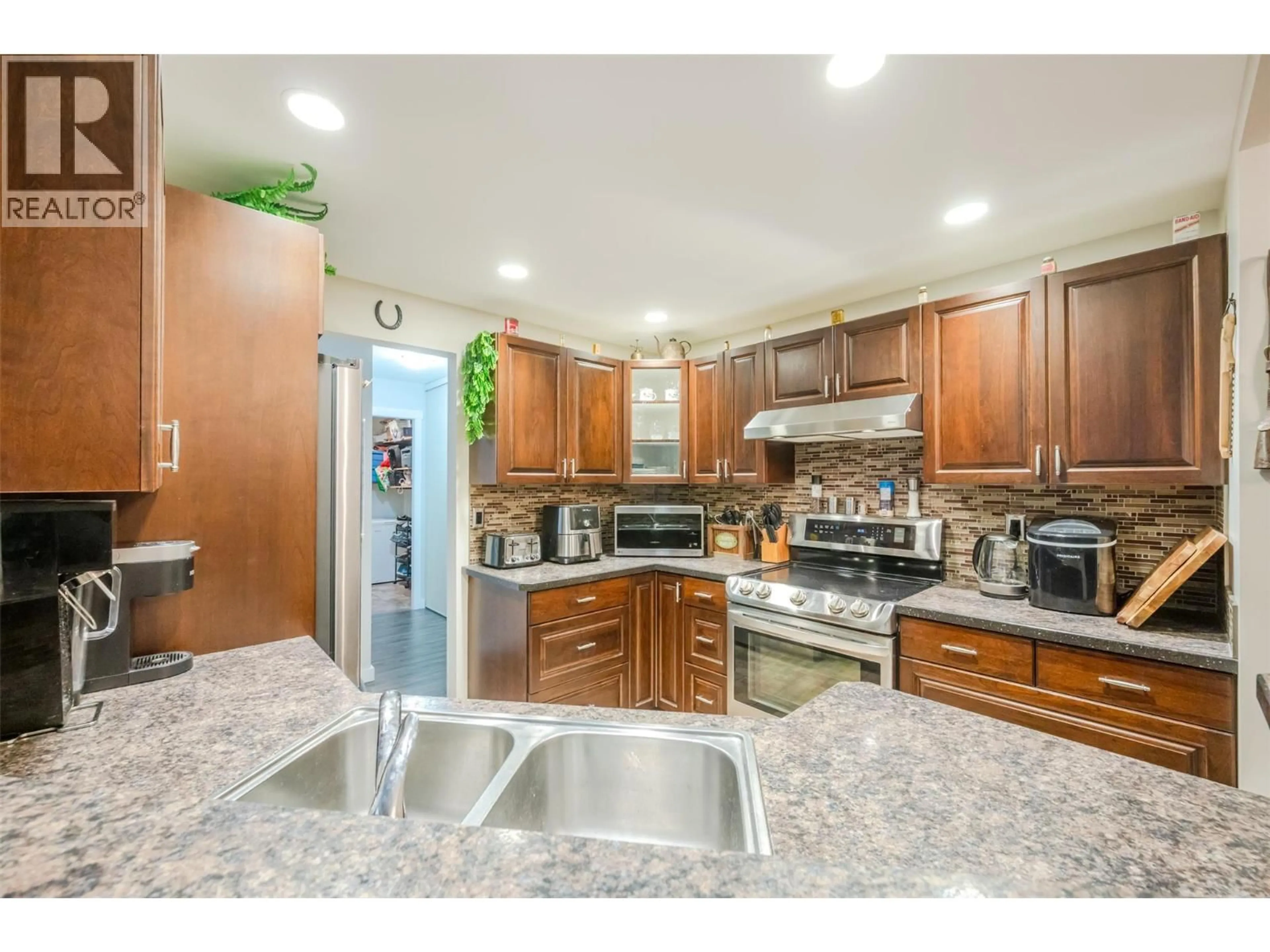 Open concept kitchen, ceramic/tile floor for 216 - 337 MCKINNEY ROAD, Oliver British Columbia V0H1T3