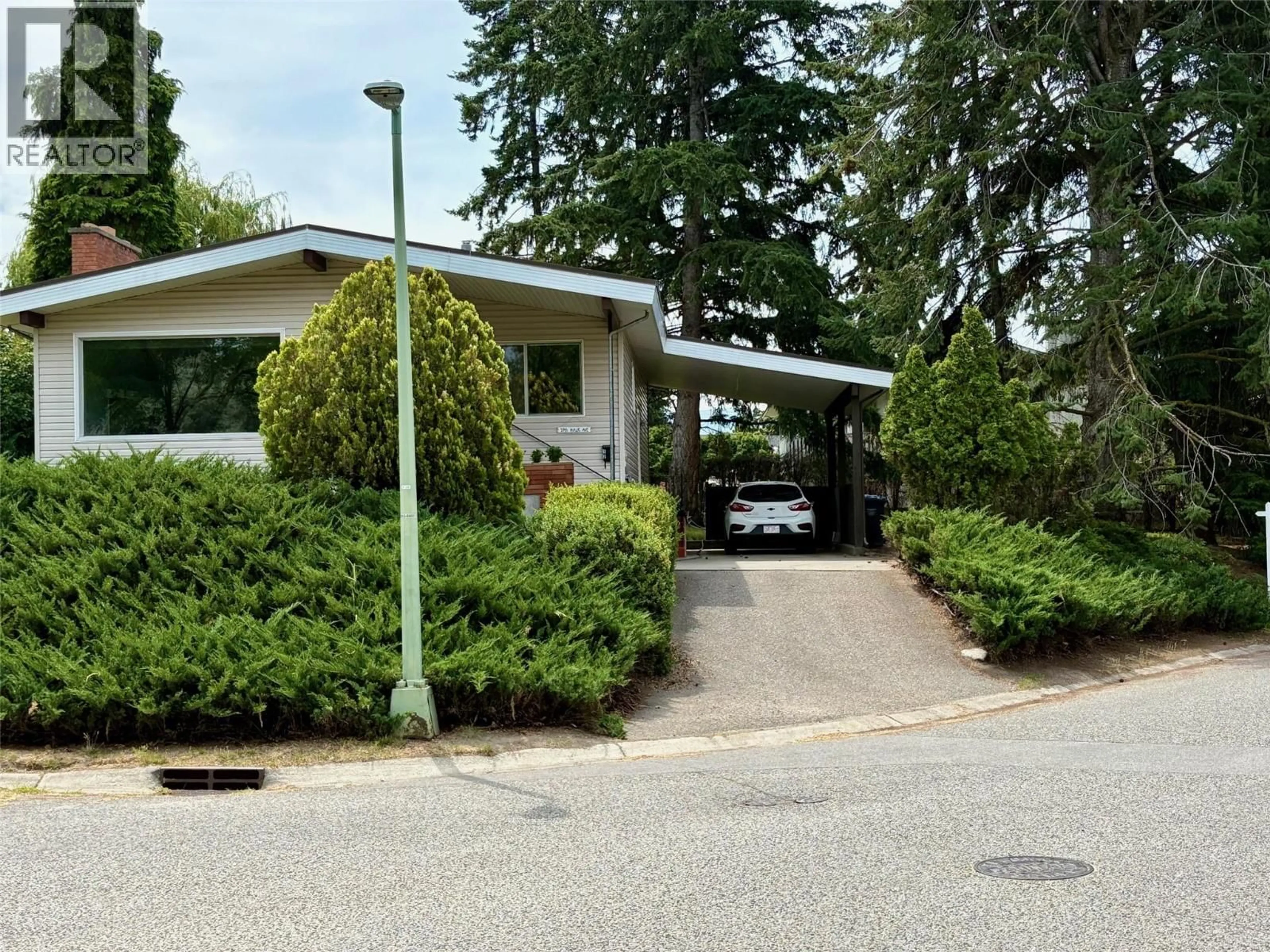 Unknown for 1745 HAUG AVENUE, Kelowna British Columbia V1Y4M3