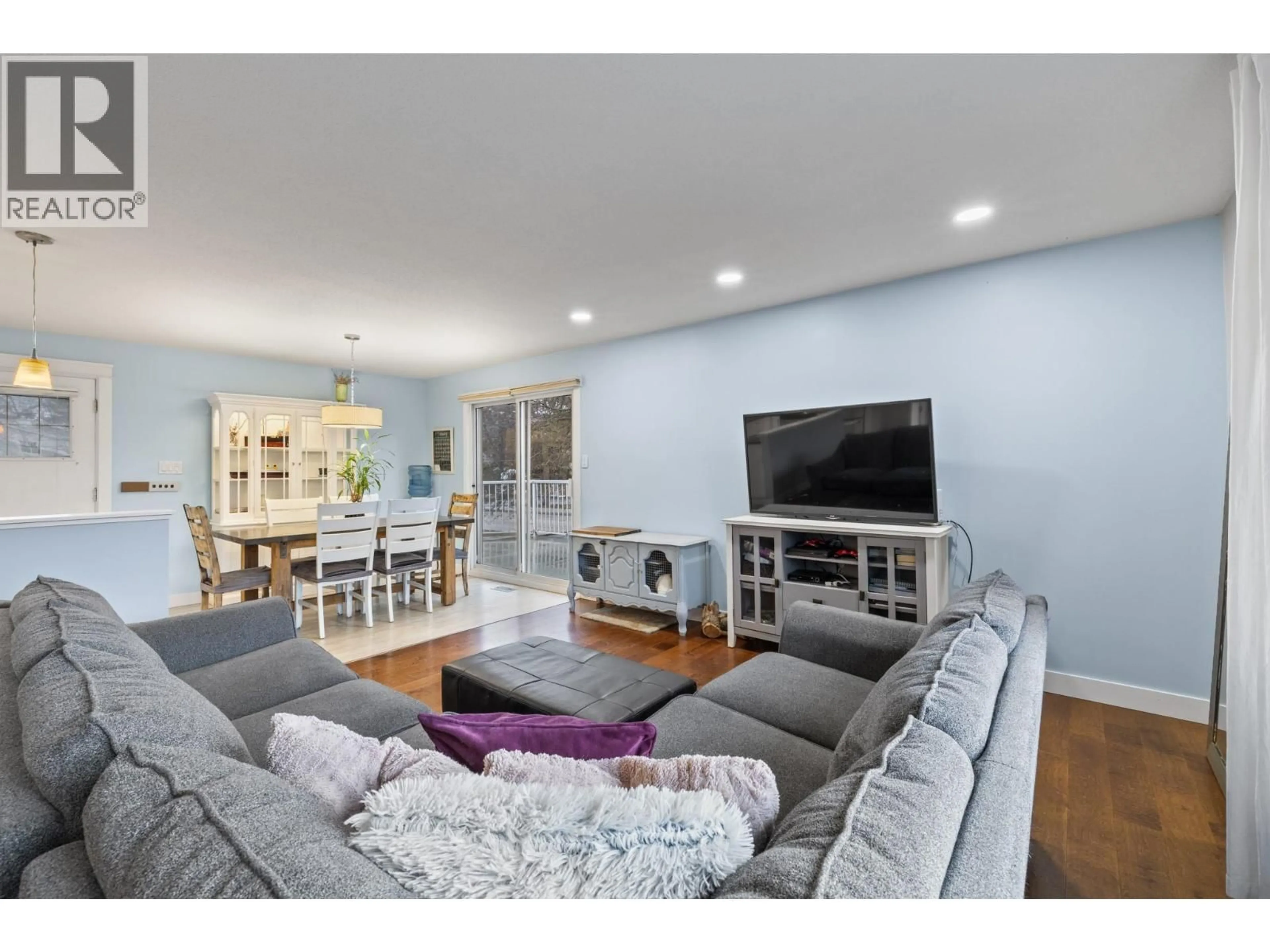 Living room with furniture, unknown for 2797 CATHERINE CRESCENT, Armstrong British Columbia V4Y0B4