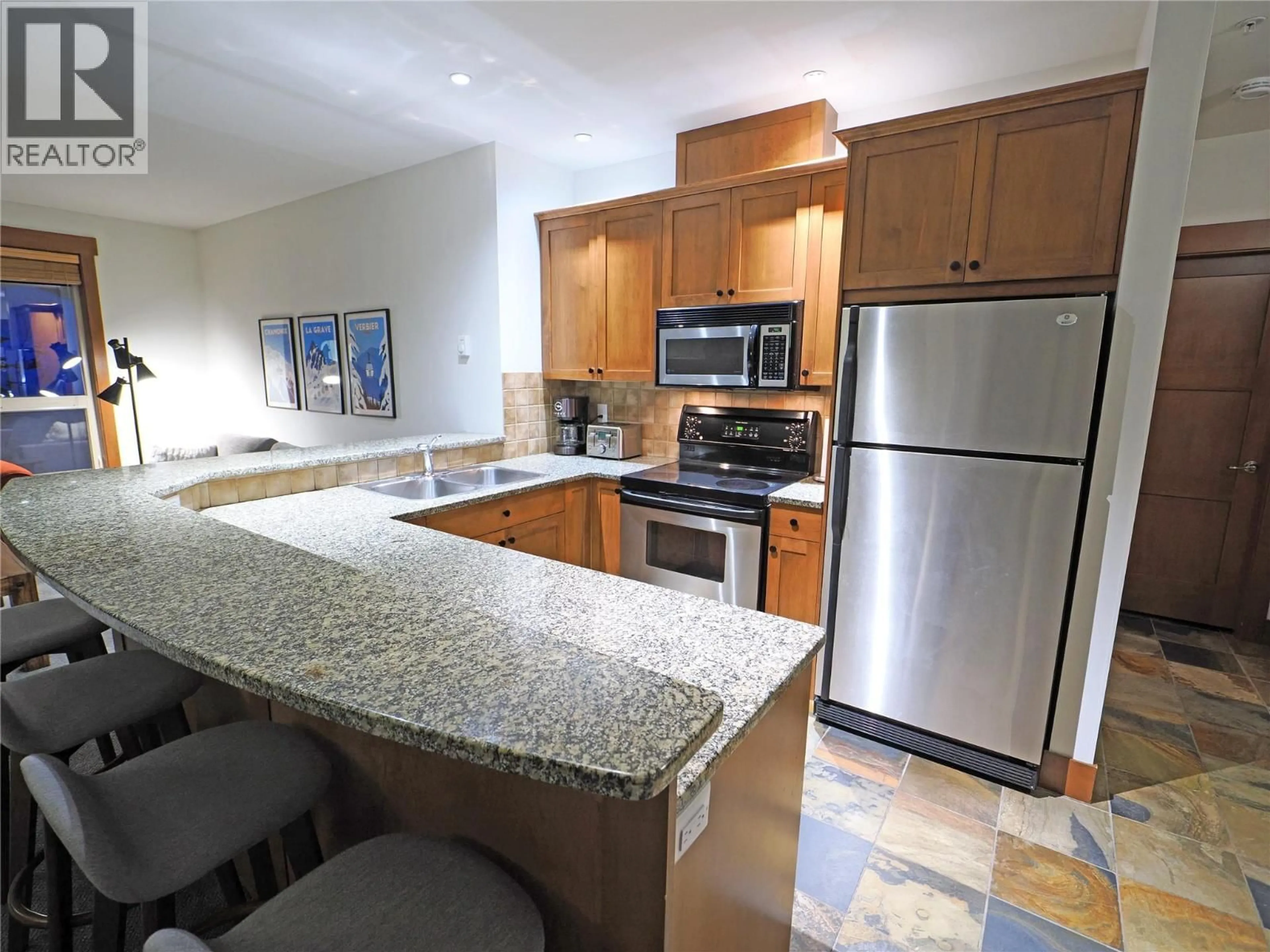 Standard kitchen, unknown for 304 - 5257 BIG WHITE ROAD, Big White British Columbia V1P1P3