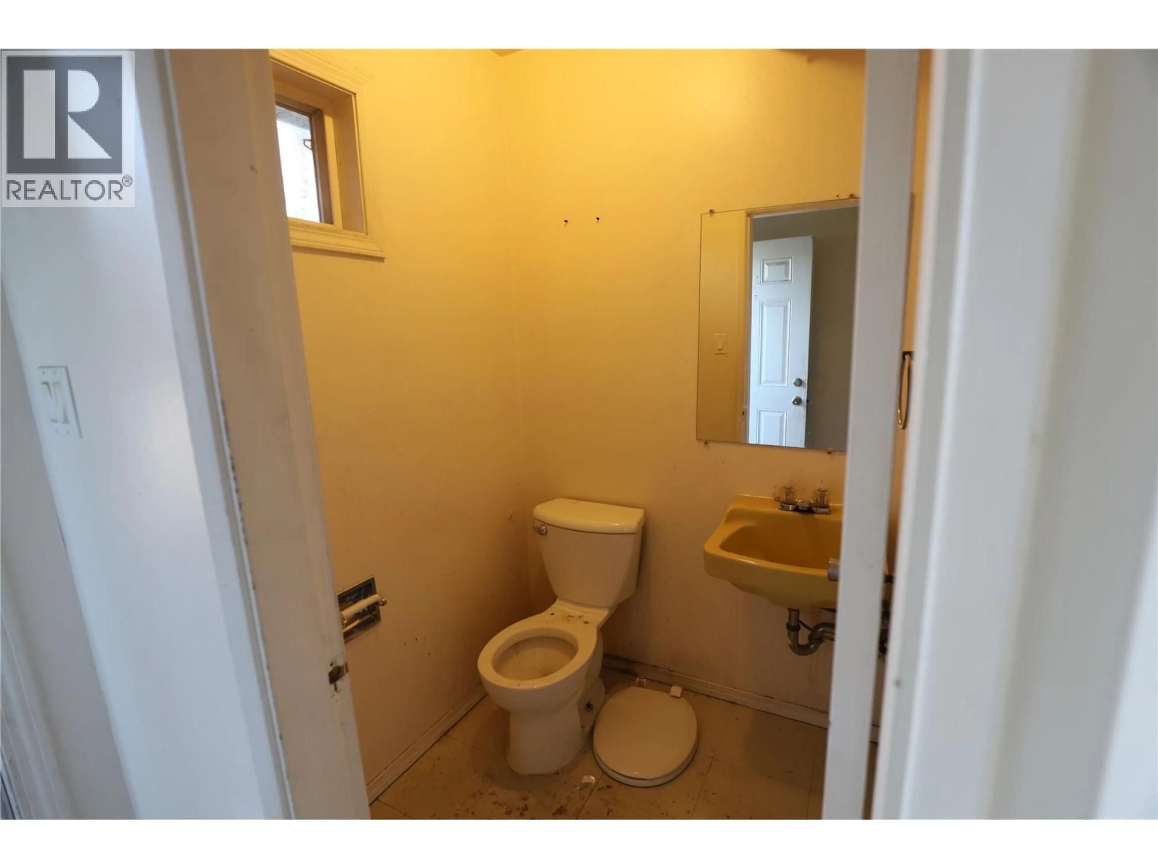 Standard bathroom, unknown for 1862 DOUGLAS STREET, Merritt British Columbia V1K1G7