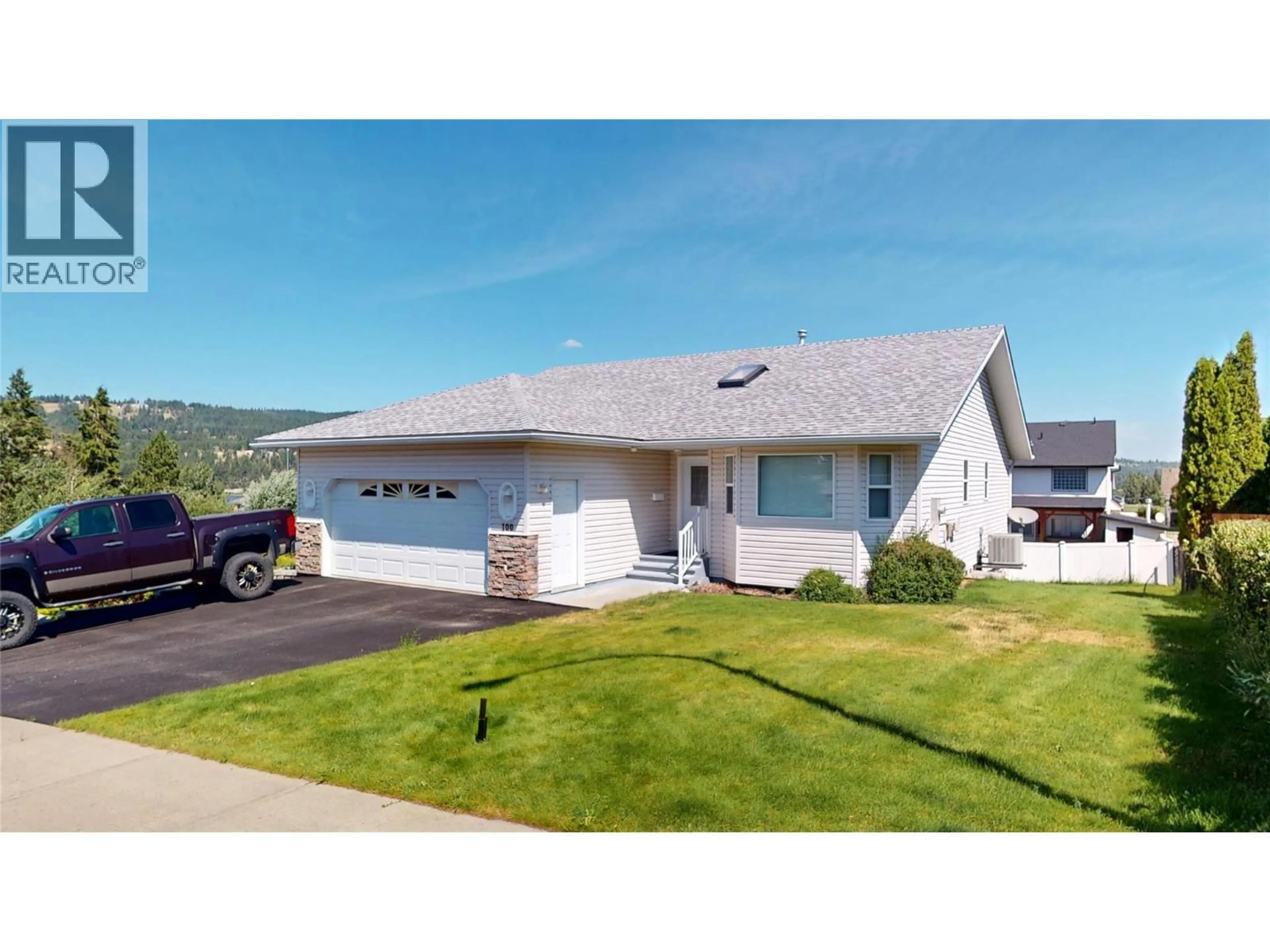 Home with vinyl exterior material, street for 100 16TH STREET SOUTH, Cranbrook British Columbia V1C7E8