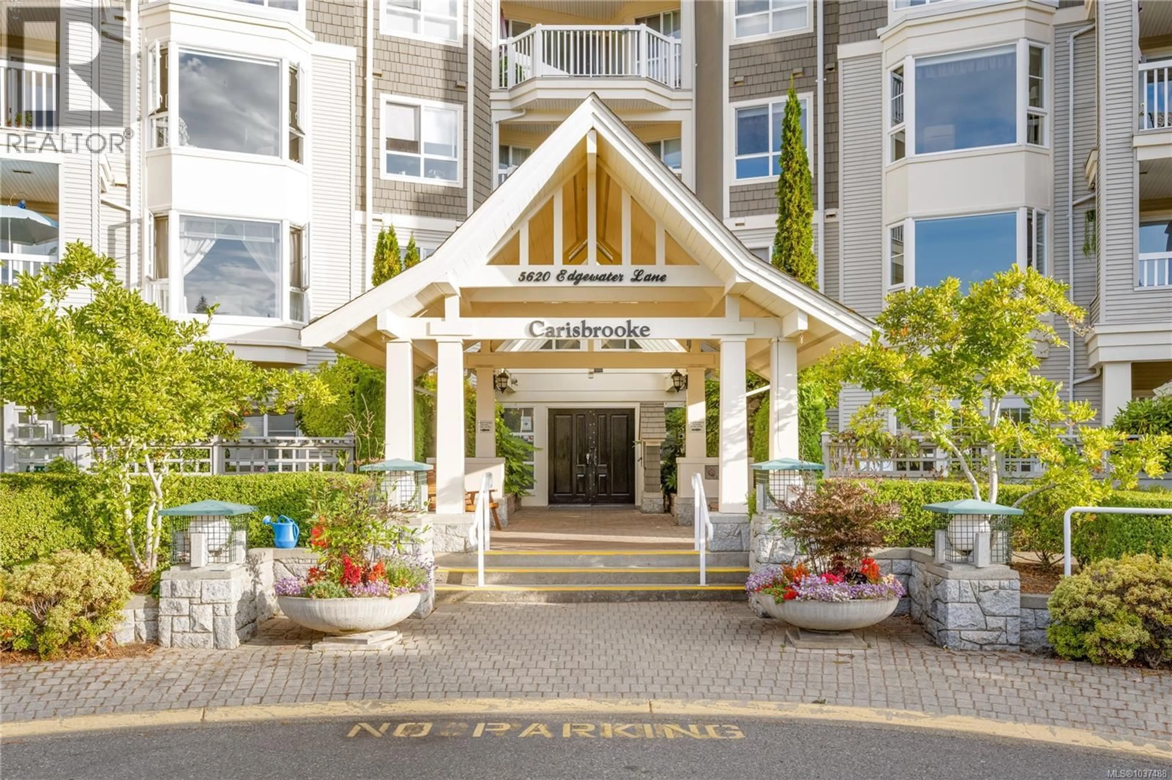 Indoor foyer for 201 - 5620 EDGEWATER LANE, Nanaimo British Columbia V9T6K1