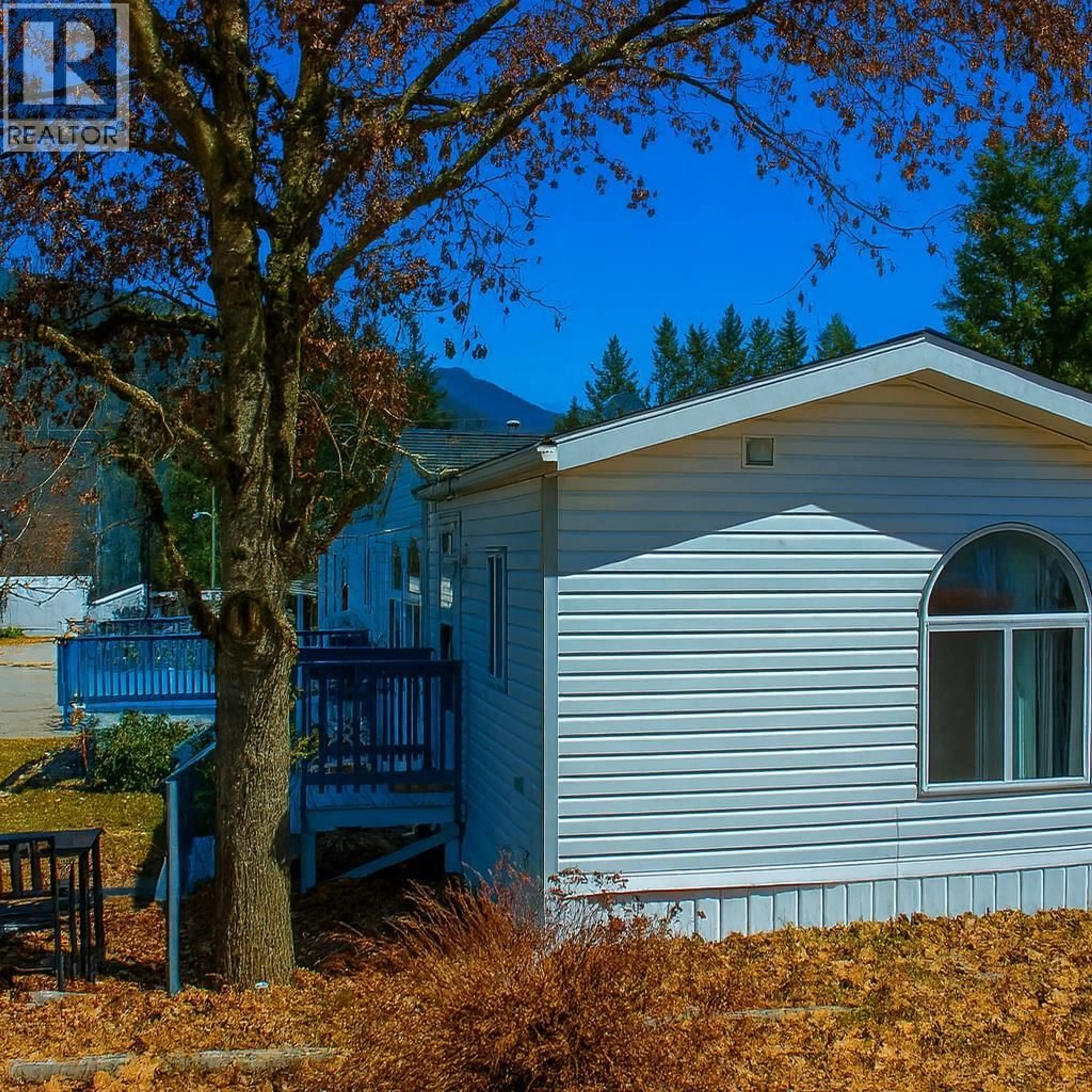 Home with vinyl exterior material, water/lake/river/ocean view for 2756 GREENWOOD ROAD, Nelson British Columbia V1L6L2