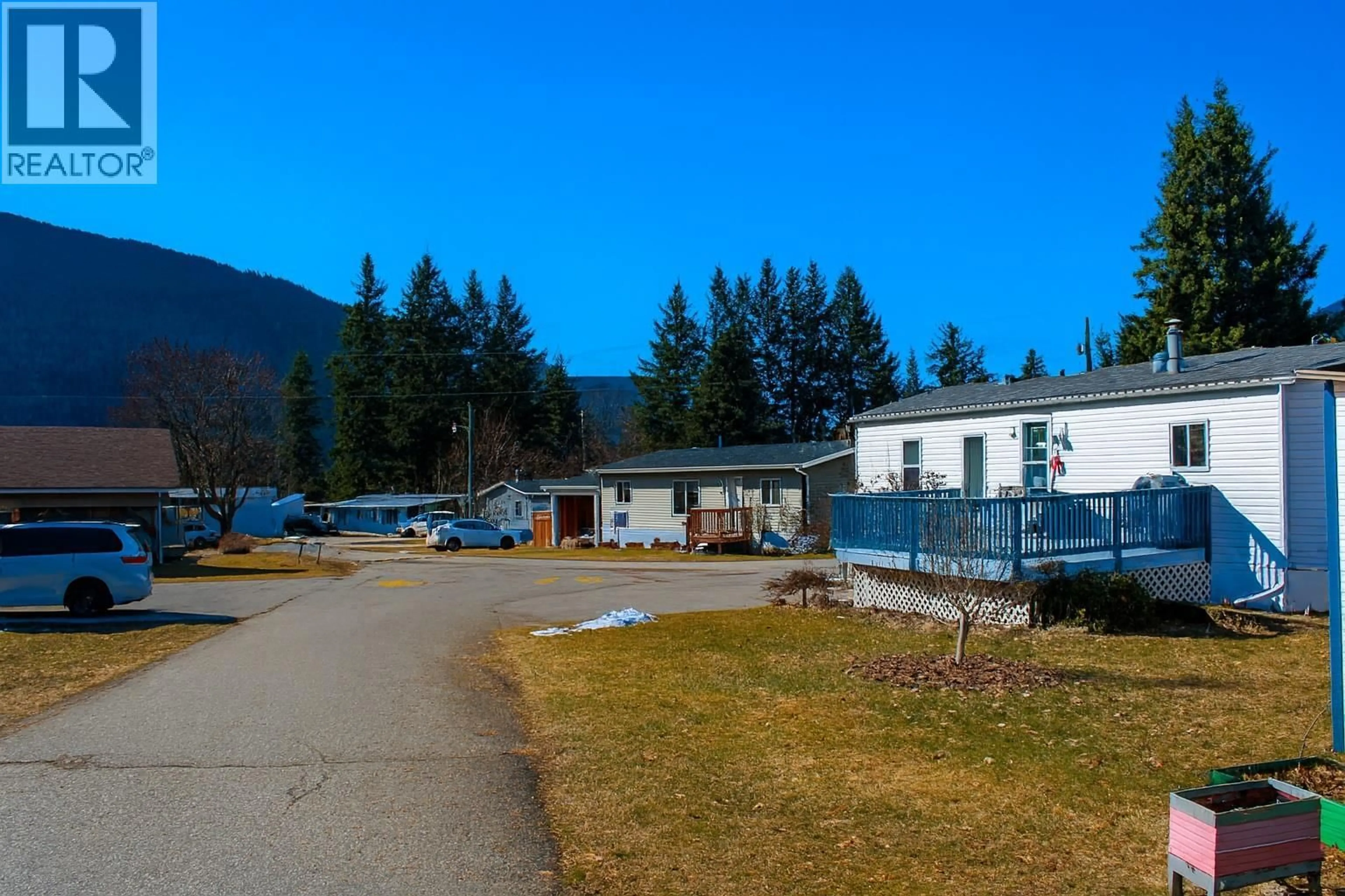 A pic from outside/outdoor area/front of a property/back of a property/a pic from drone, mountain view for 2756 GREENWOOD ROAD, Nelson British Columbia V1L6L2