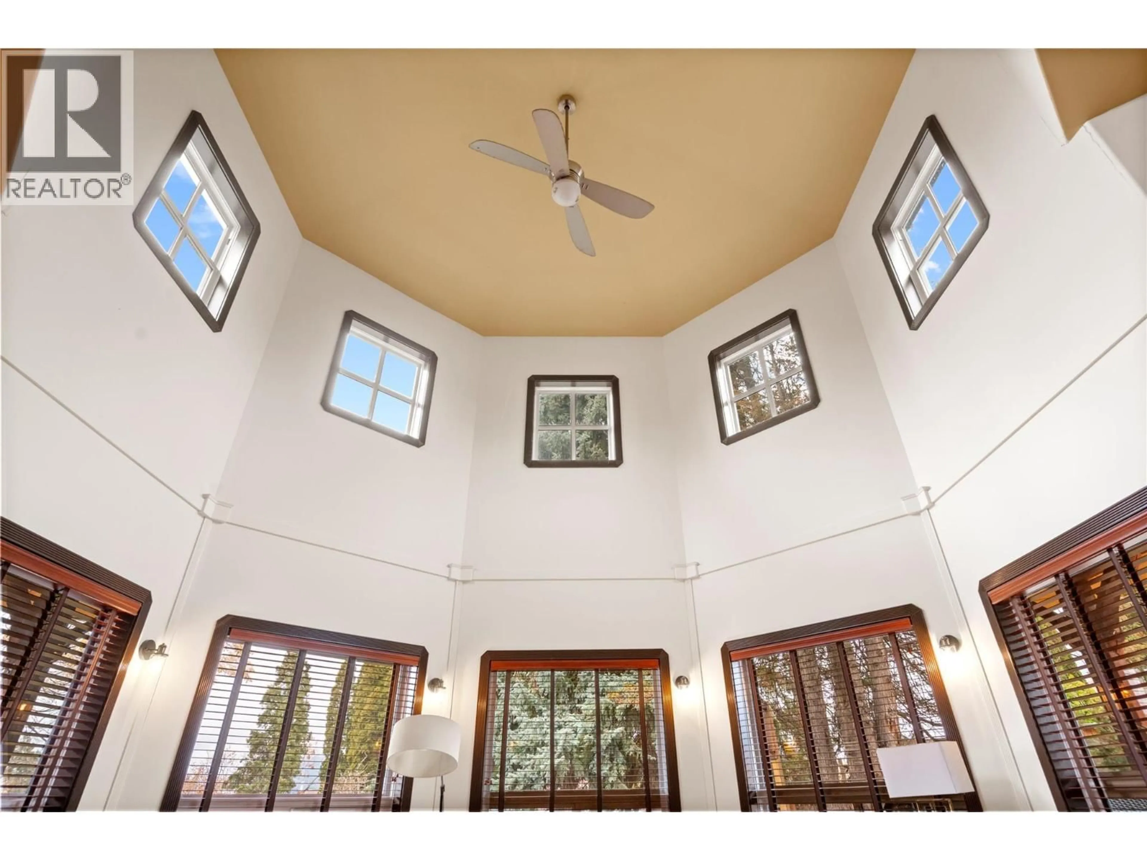 Indoor foyer for 335 MIDDLE BENCH ROAD, Penticton British Columbia V2A8S8