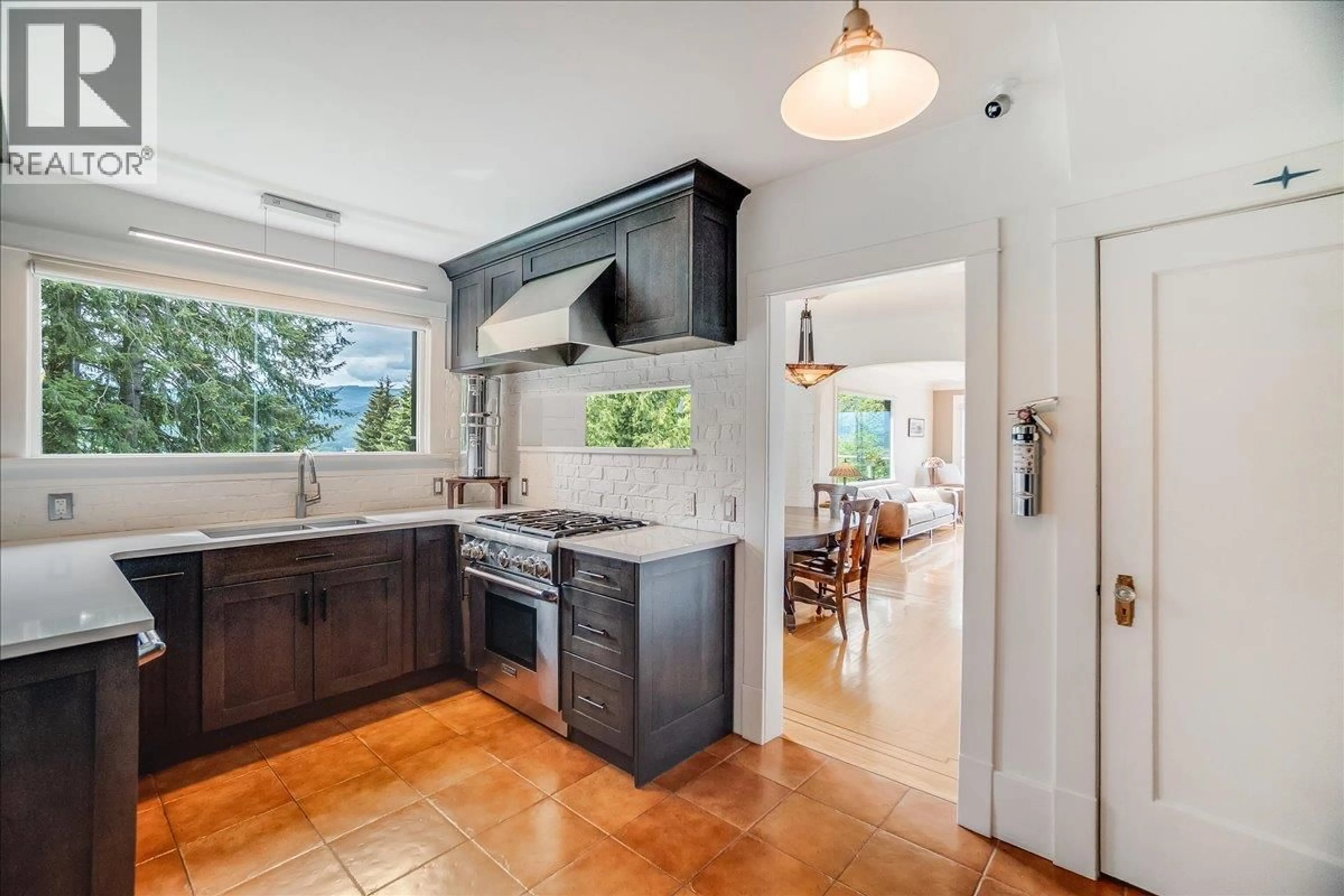 Open concept kitchen, ceramic/tile floor for 417 HAMILTON AVENUE, Nelson British Columbia V1L3G1