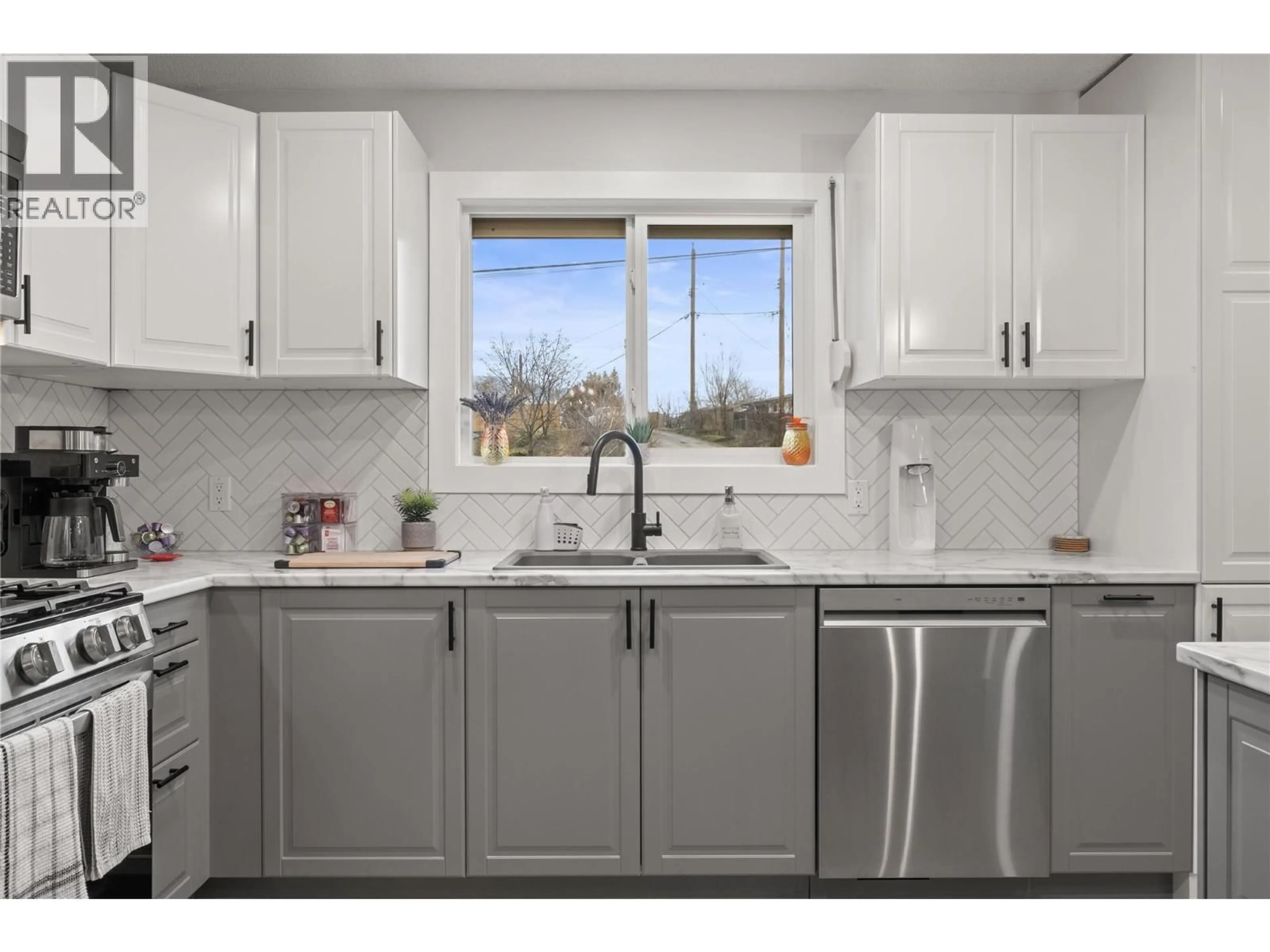 Standard kitchen, ceramic/tile floor for 4203 ALEXIS PARK DRIVE, Vernon British Columbia V1T7T8