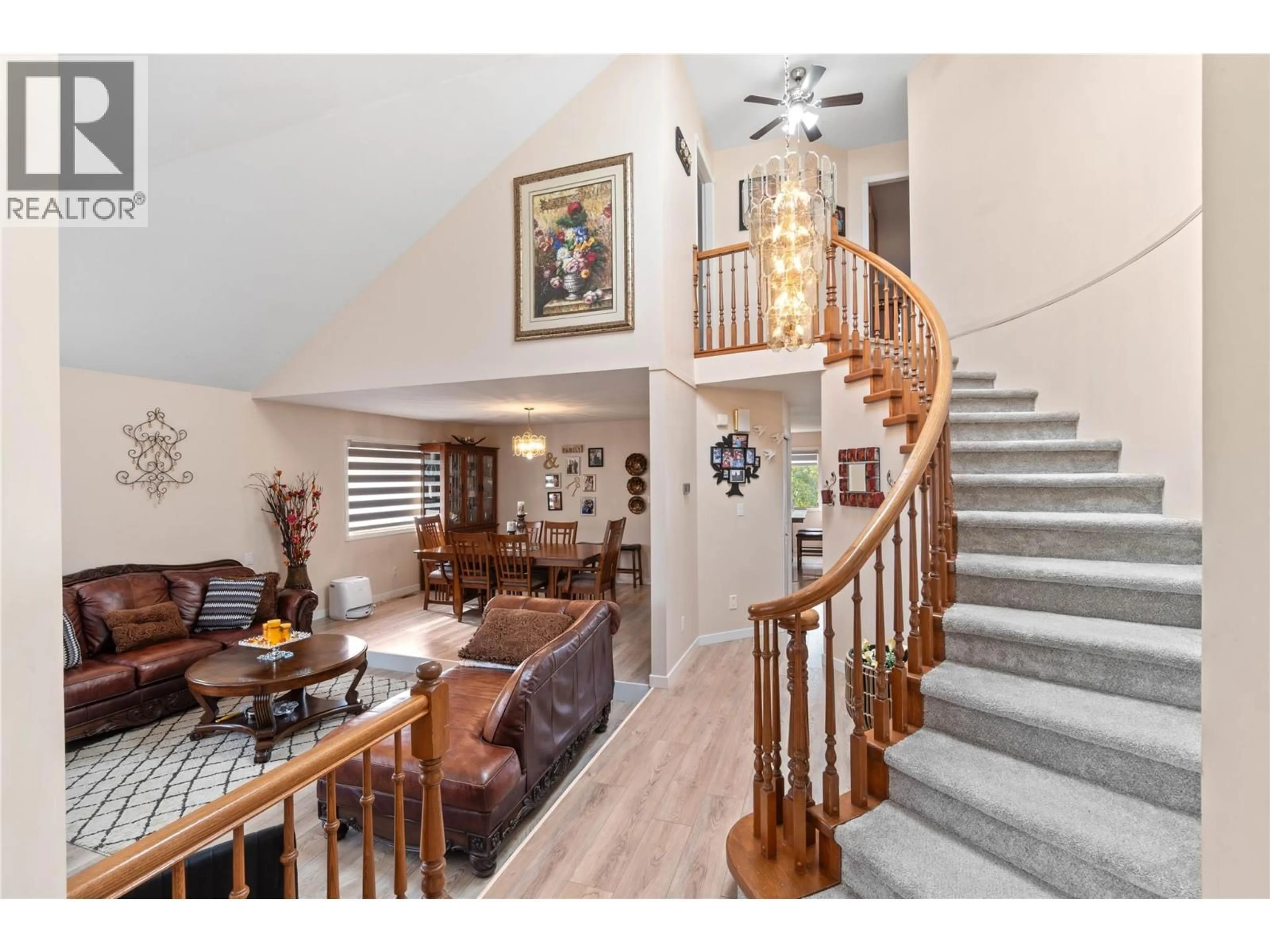 Indoor foyer for 864 NICOLANI DRIVE, Kamloops British Columbia V2B5B3