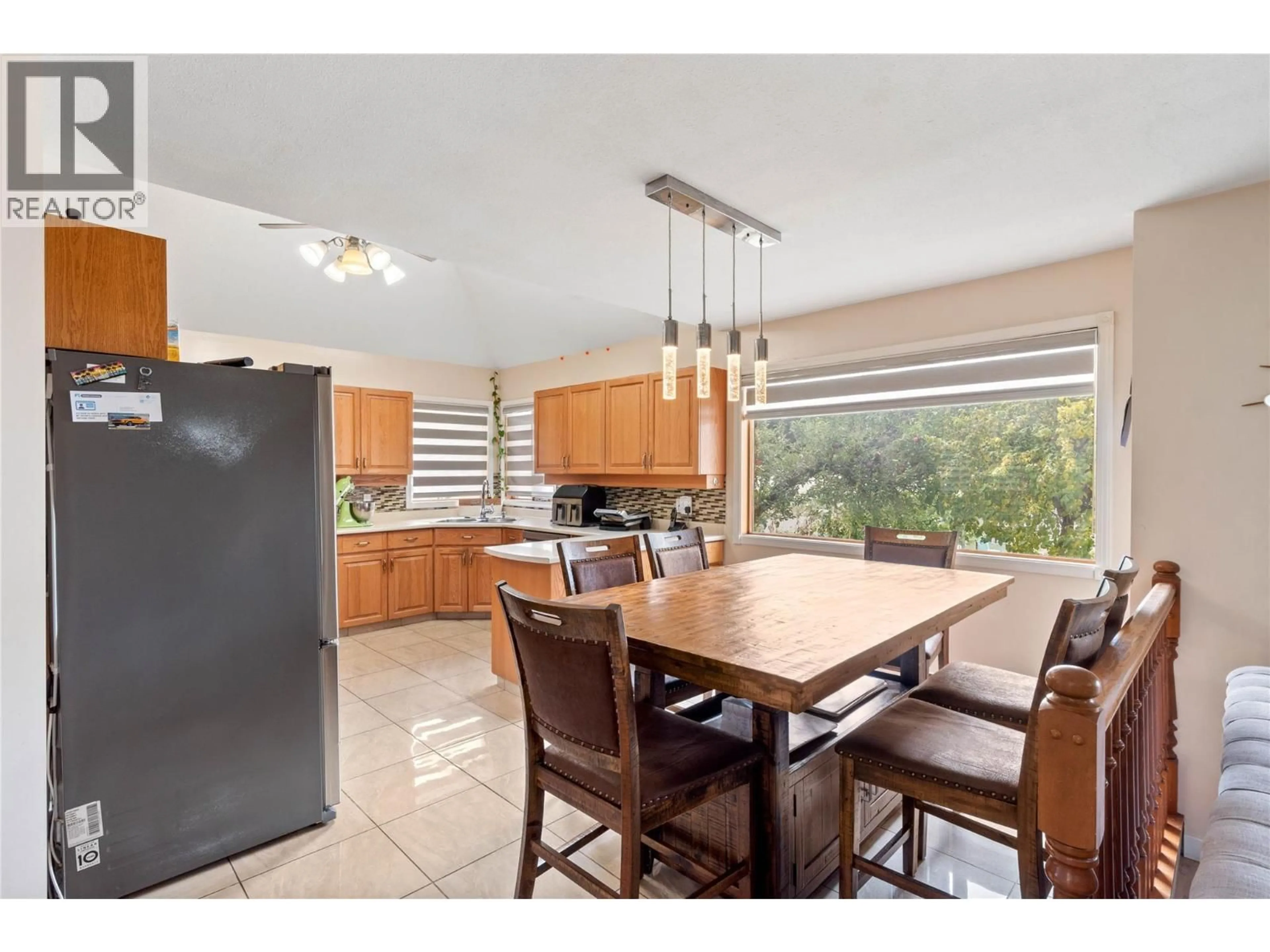 Open concept kitchen, ceramic/tile floor for 864 NICOLANI DRIVE, Kamloops British Columbia V2B5B3