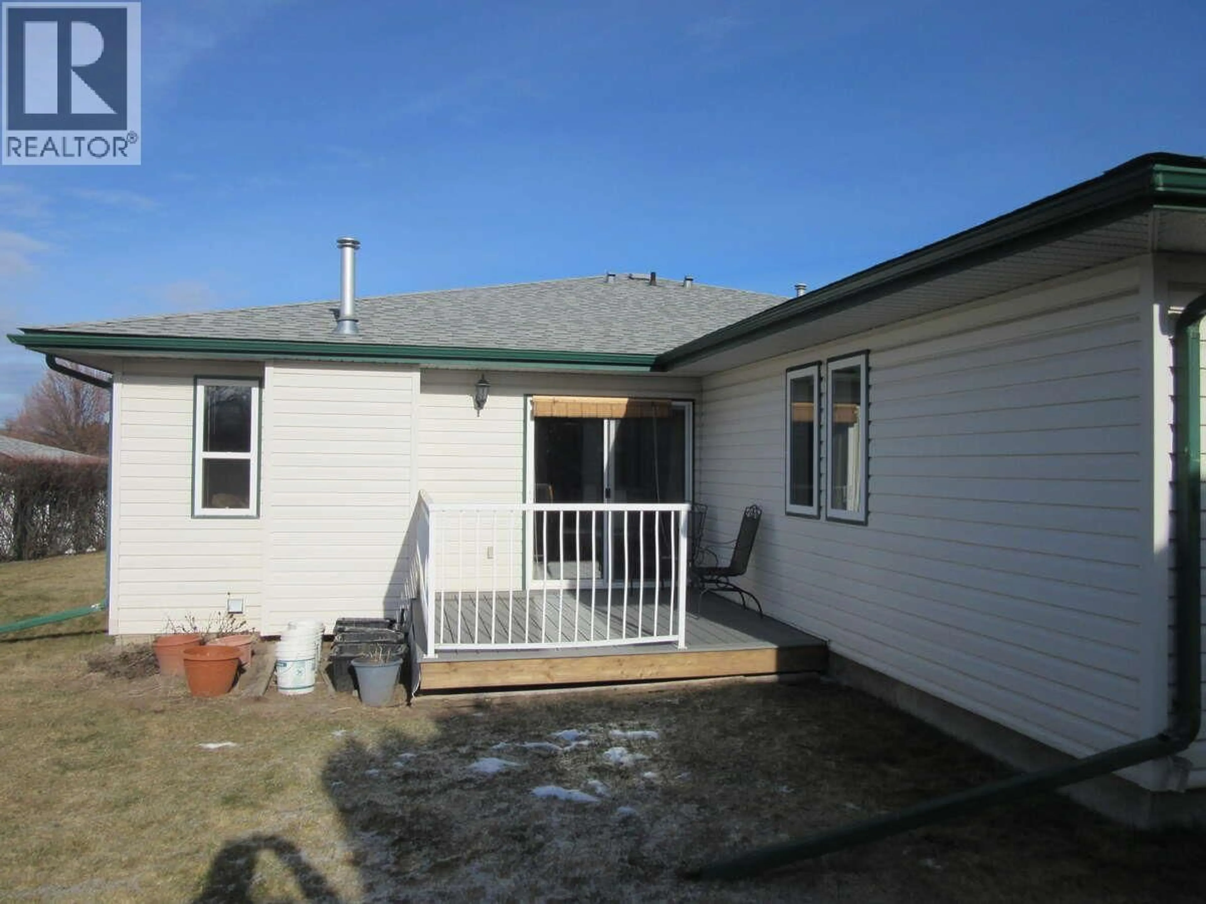 Patio, building for 15 - 2375 1ST STREET SOUTH, Cranbrook British Columbia V1C6J7