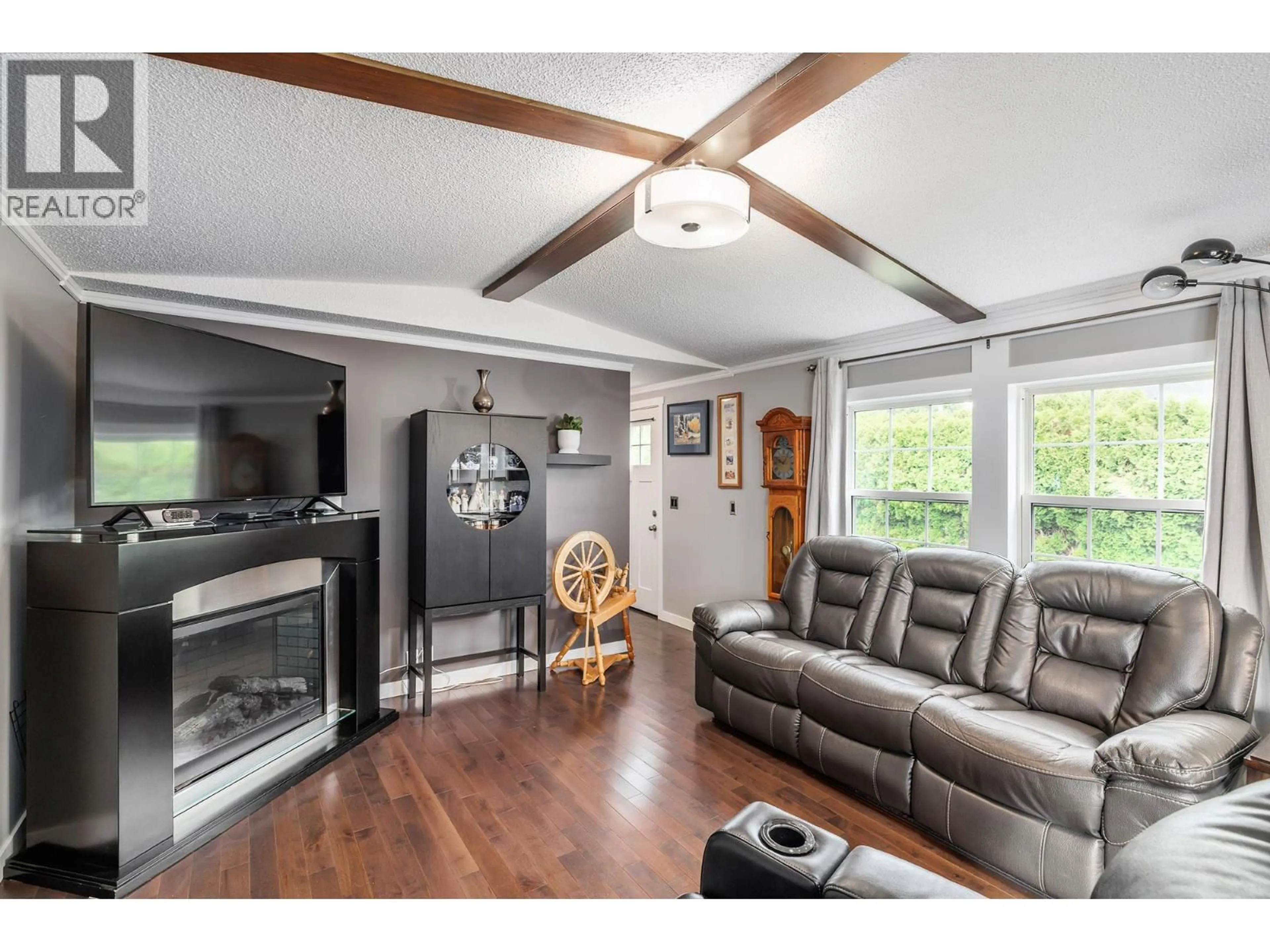 Living room with furniture, wood/laminate floor for 70 - 3381 VILLAGE GREEN WAY, Westbank British Columbia V4T1L2
