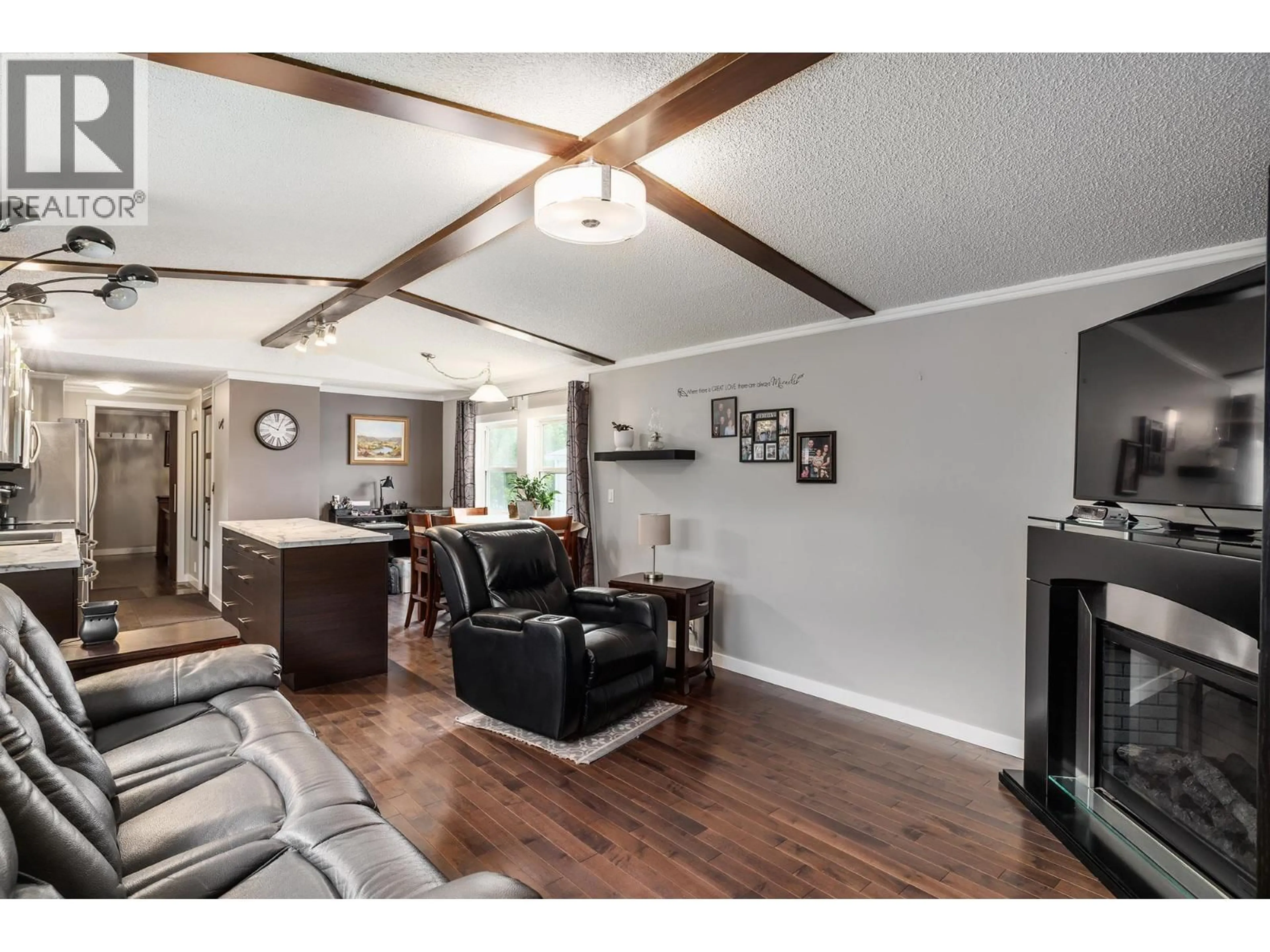 Living room with furniture, wood/laminate floor for 70 - 3381 VILLAGE GREEN WAY, Westbank British Columbia V4T1L2
