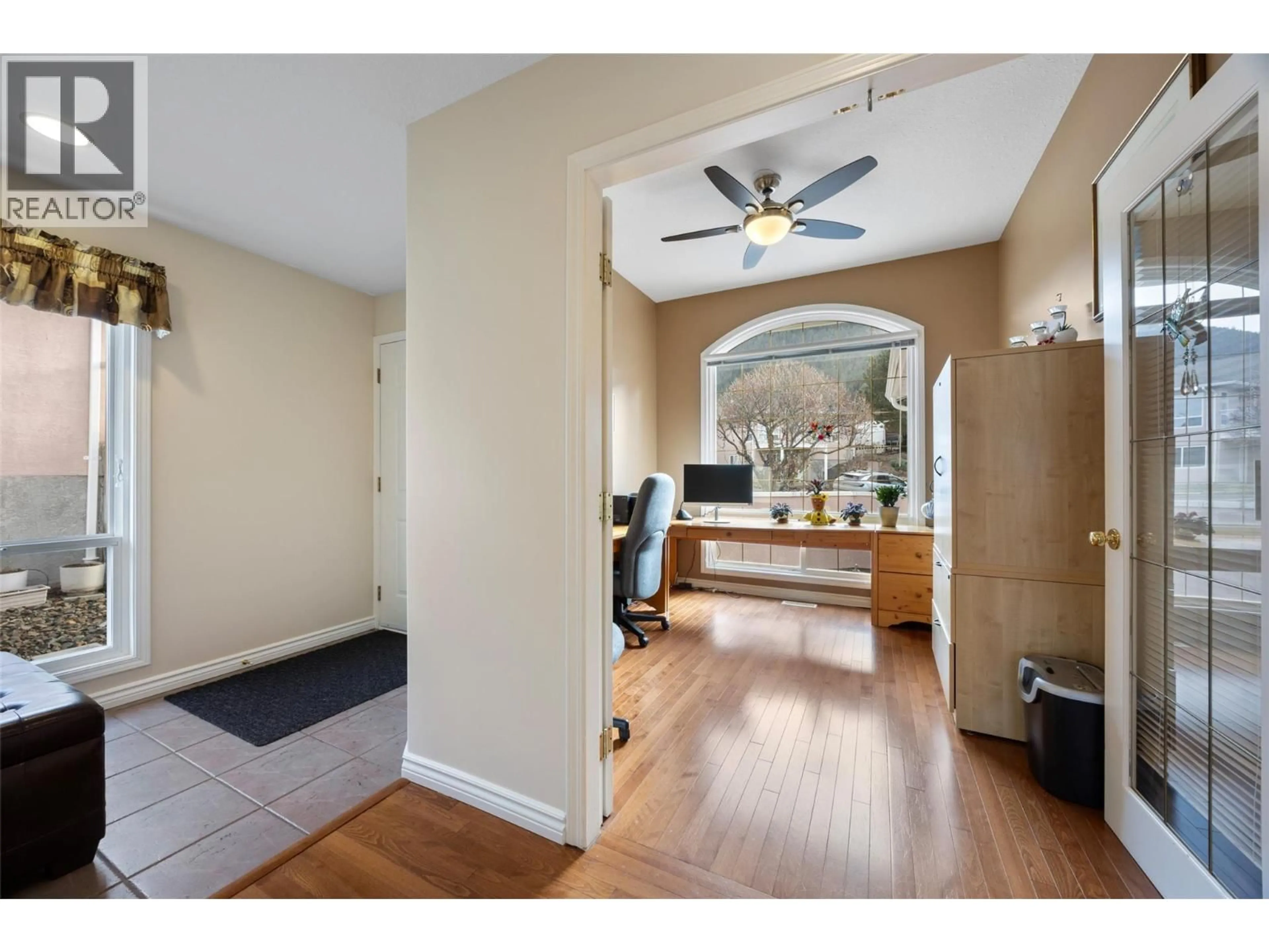 Indoor entryway for 15 - 2630 NECHAKO DRIVE, Kamloops British Columbia V2E2C9