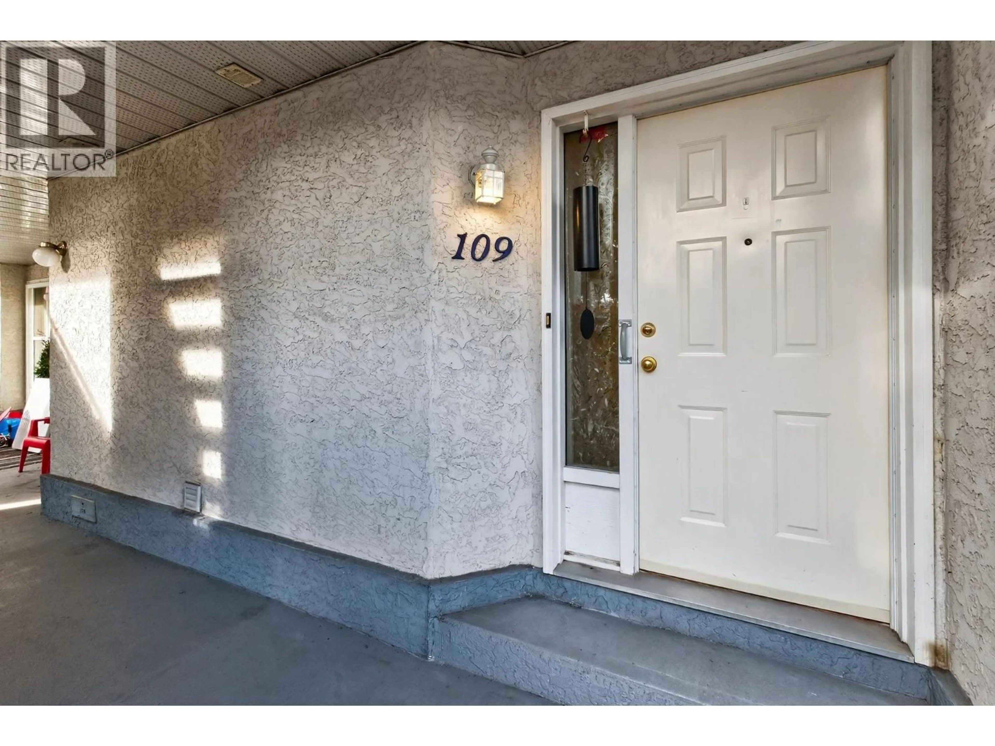 Indoor entryway for 109 - 1480 TERAI ROAD, Kelowna British Columbia V1X7H3