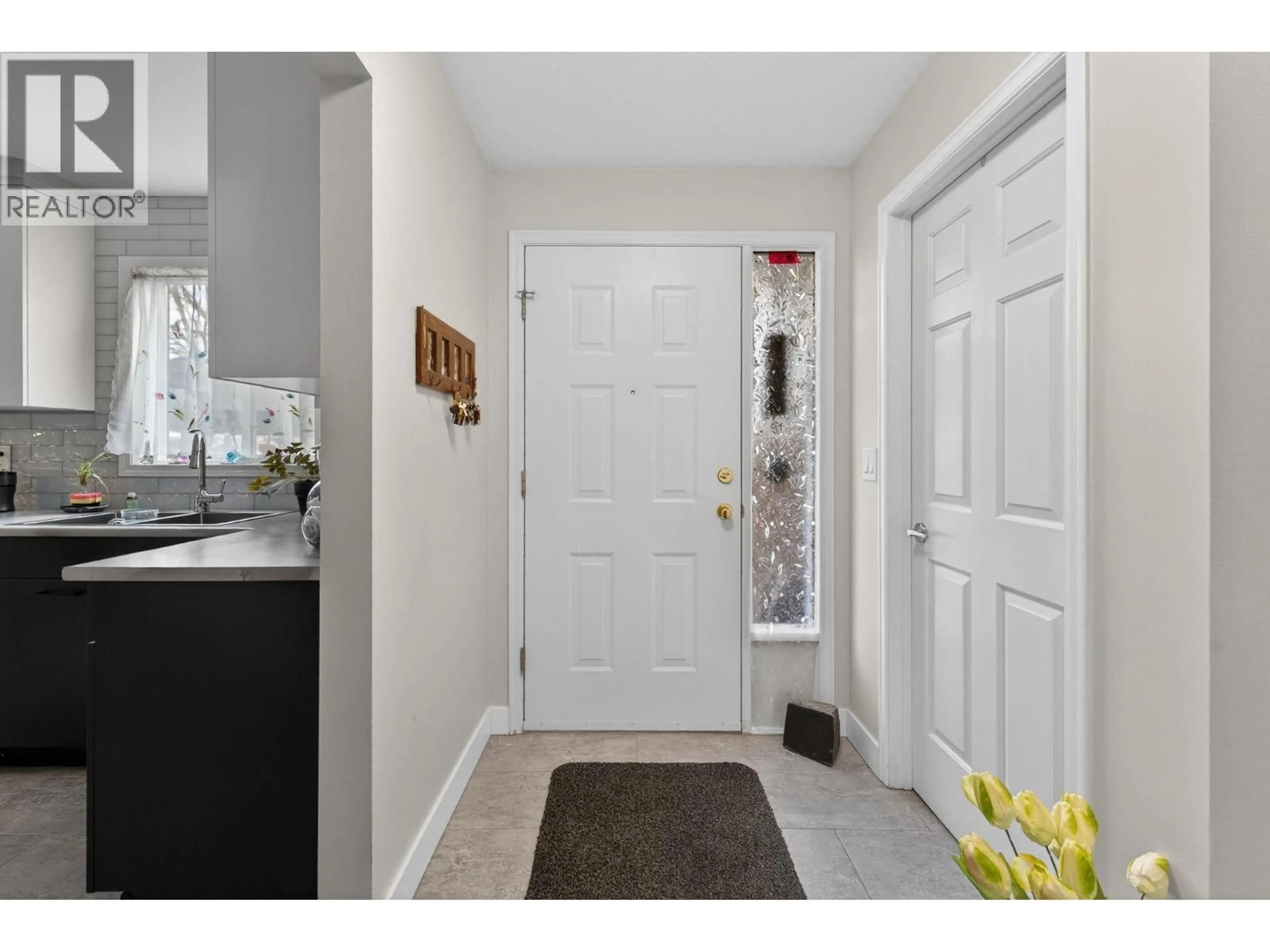 Indoor entryway for 109 - 1480 TERAI ROAD, Kelowna British Columbia V1X7H3