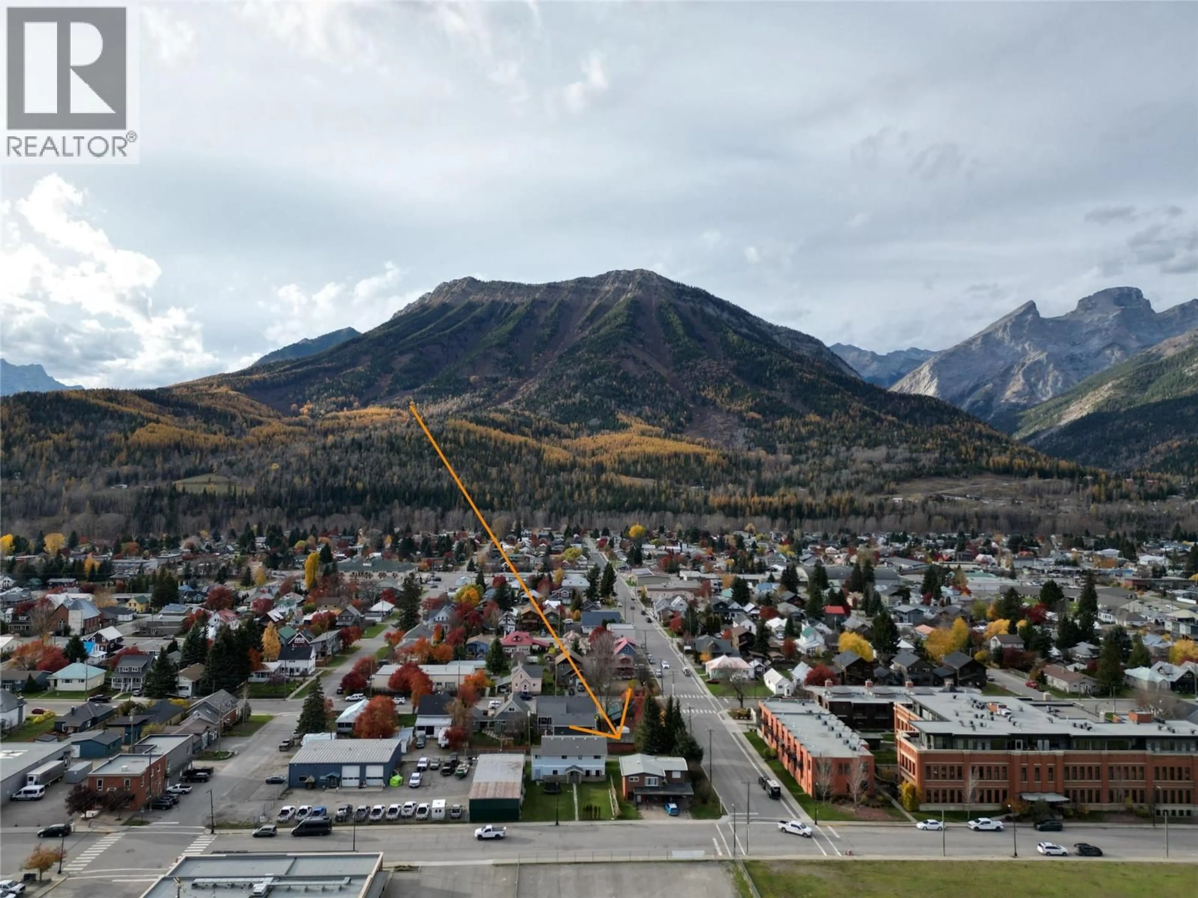 A pic from outside/outdoor area/front of a property/back of a property/a pic from drone, mountain view for 891 2ND AVENUE, Fernie British Columbia V0B1M0