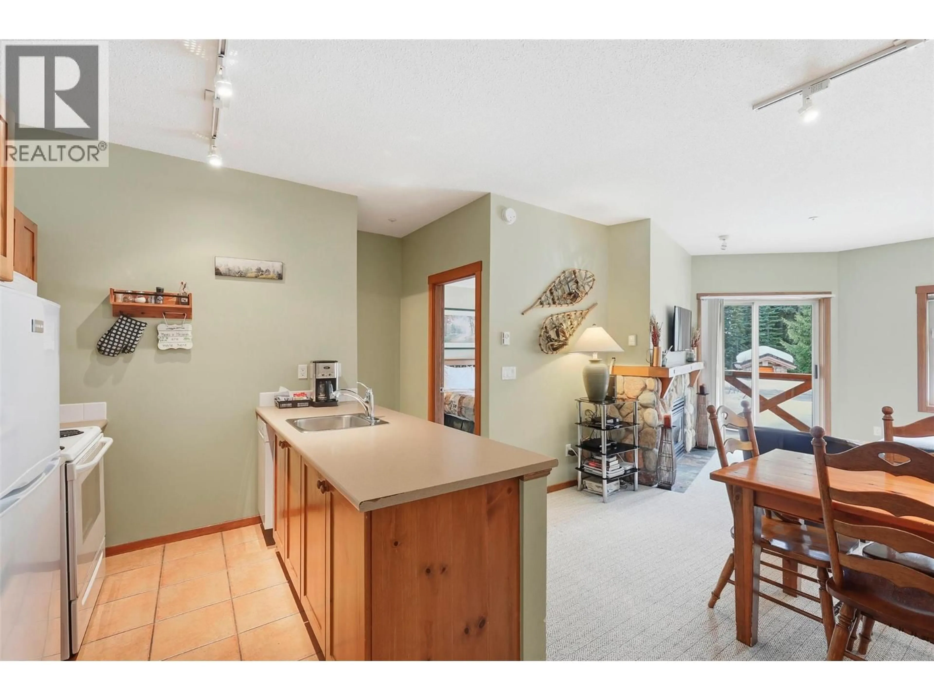 Open concept kitchen, unknown for 102 - 3190 CREEKSIDE WAY, Sun Peaks British Columbia V0E5N0