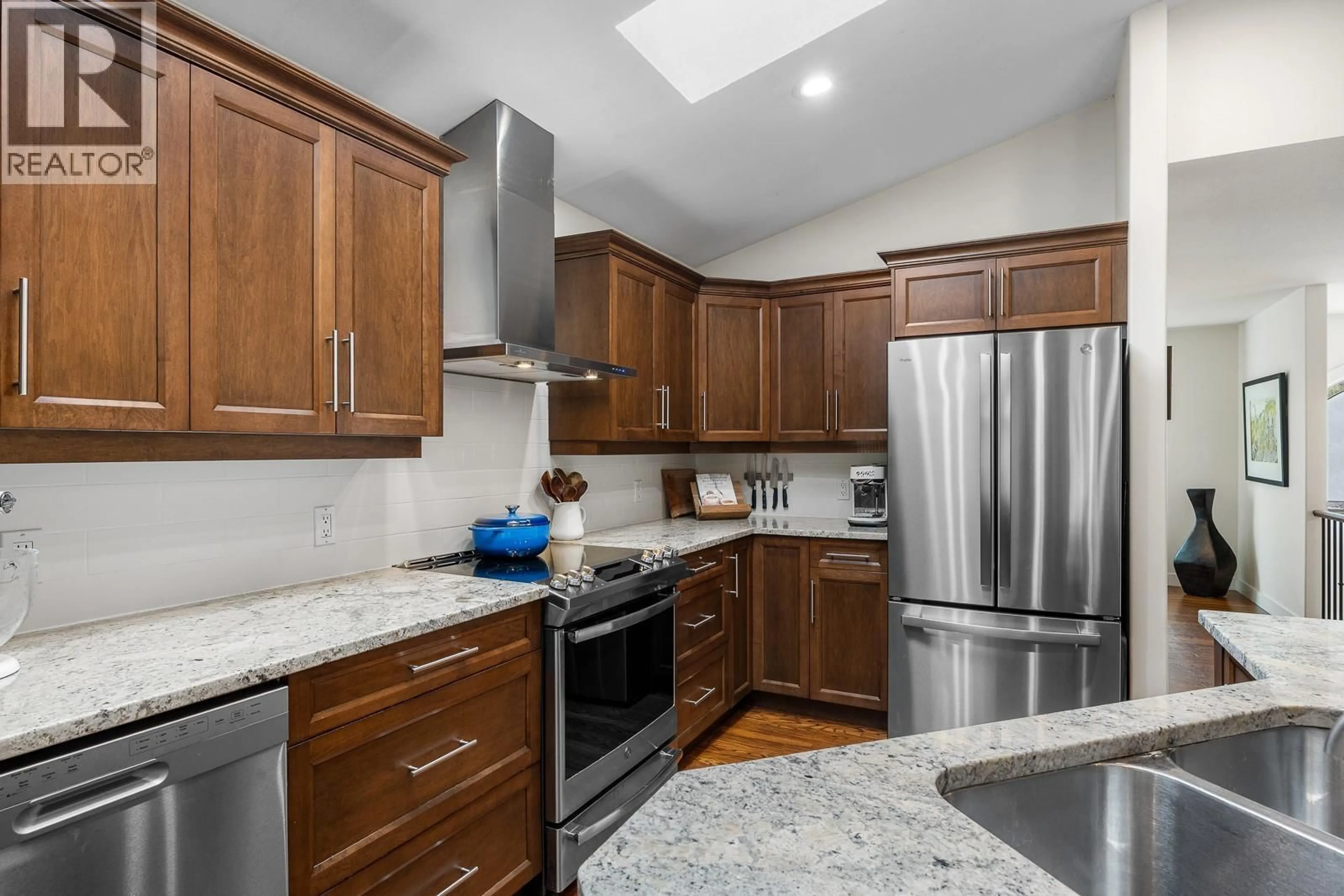 Standard kitchen, ceramic/tile floor for 328 WOODPARK CRESCENT, Kelowna British Columbia V1V2L4