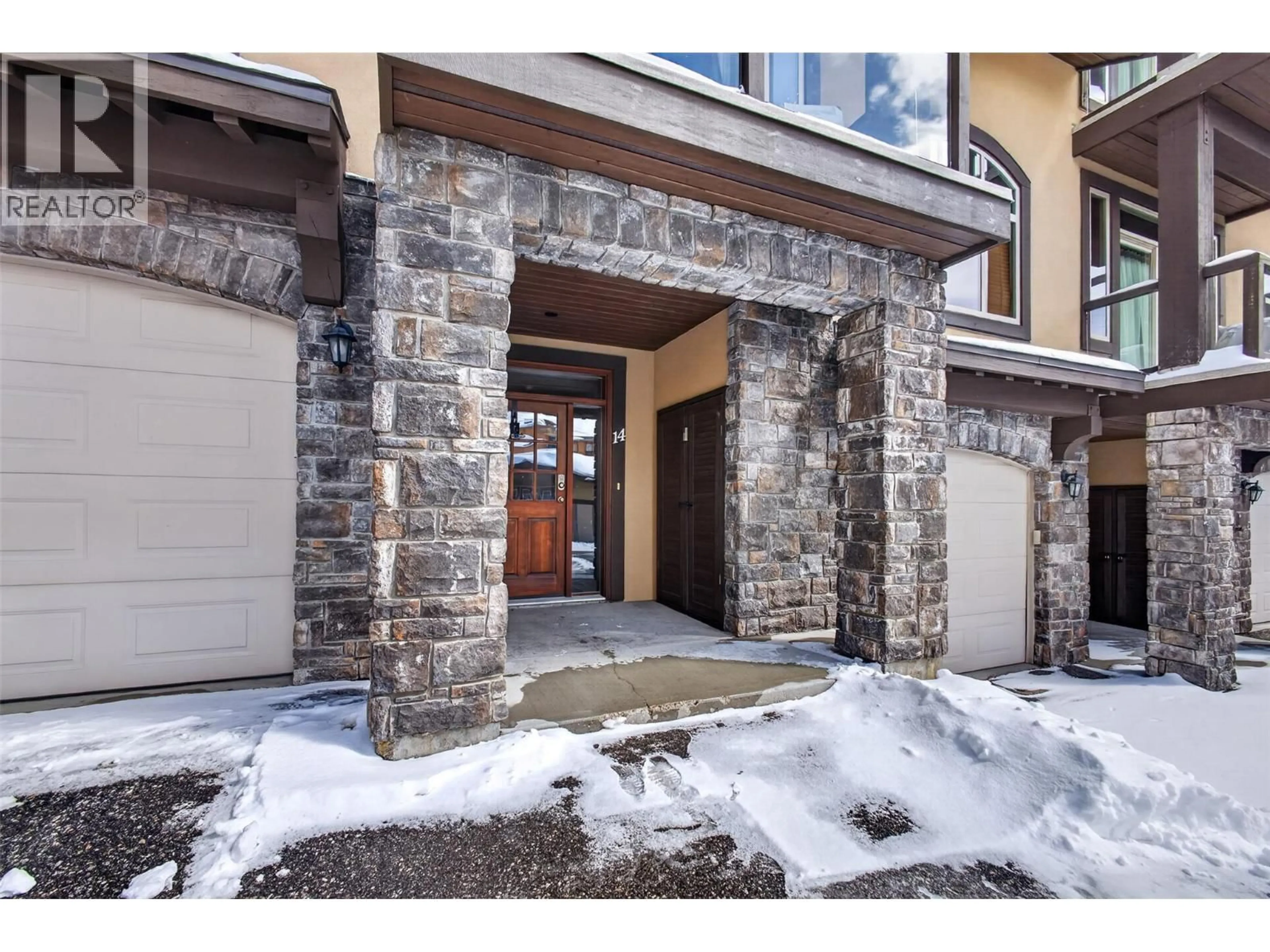 Indoor entryway for 14 - 5095 SNOWBIRD WAY, Big White British Columbia V1P1P3