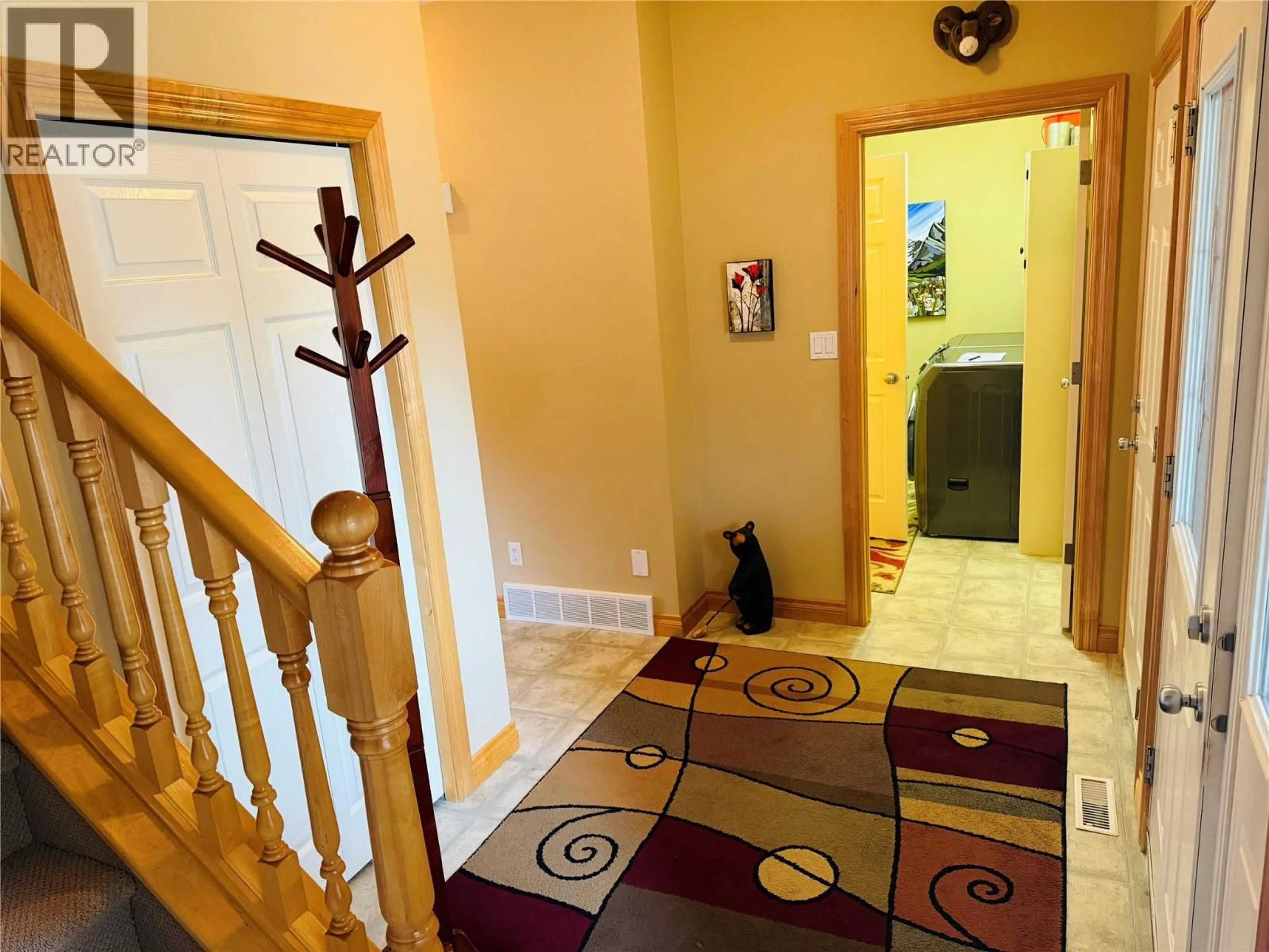 Indoor entryway for 109 - 7599 EAGLECREST LANE, Radium Hot Springs British Columbia V0A1M0