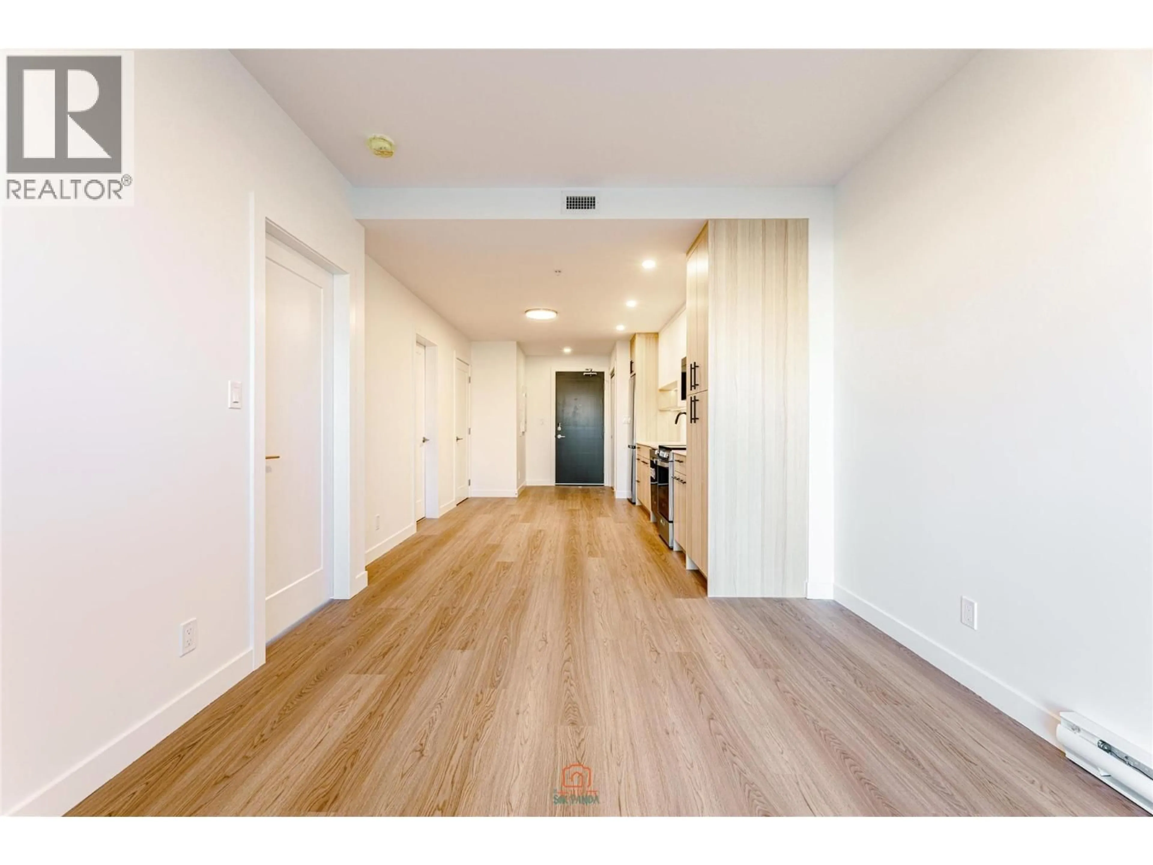 Indoor entryway for 217 - 1350 PRIDHAM AVENUE, Kelowna British Columbia V1Y0P7