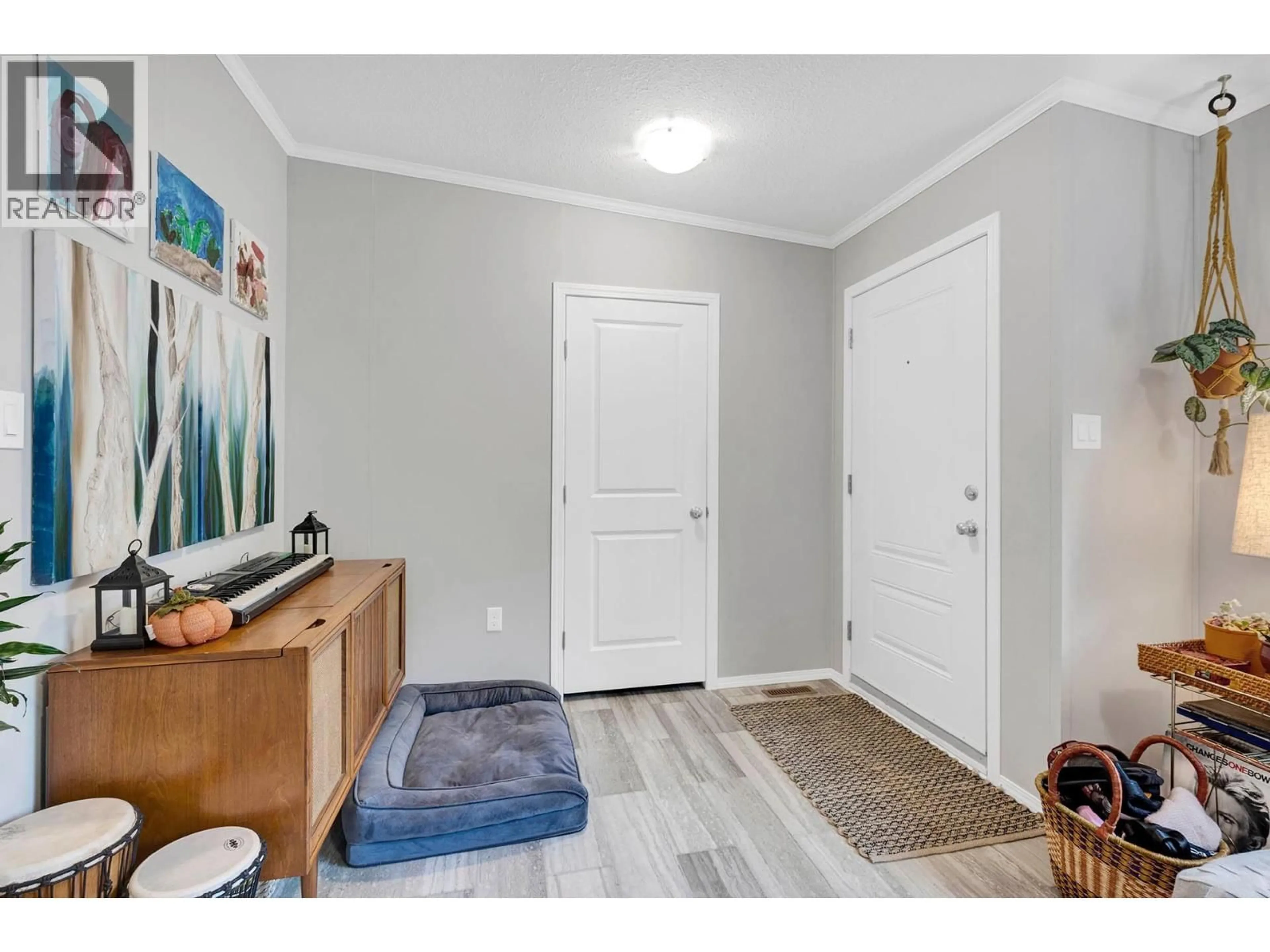 Indoor entryway for 3 - 235 AYLMER ROAD, Chase British Columbia V0E1M0